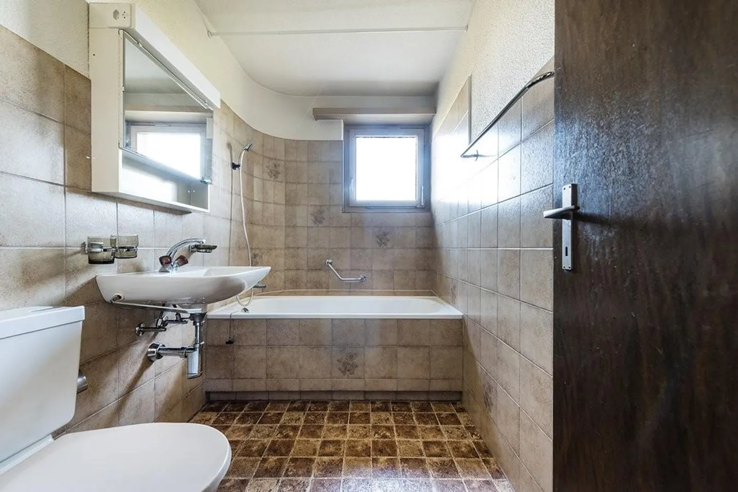 Sunny and quiet location - near motorway access A1 - Photo 3 of 5