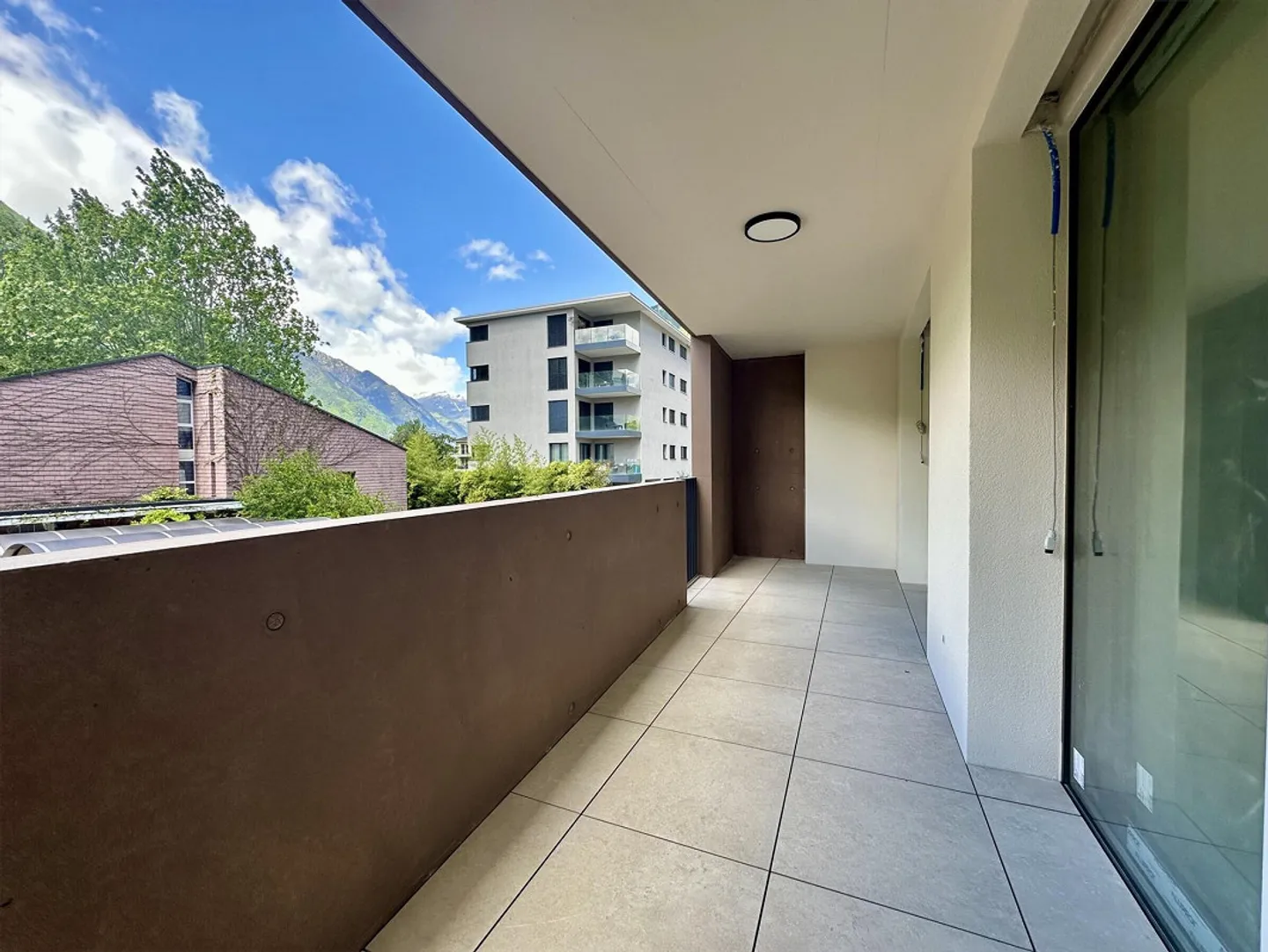 MODERNE ET LUMINEUX 2.5 PIÈCES AVEC GRANDE TERRASSE À BIASCA - Photo 6 sur 10