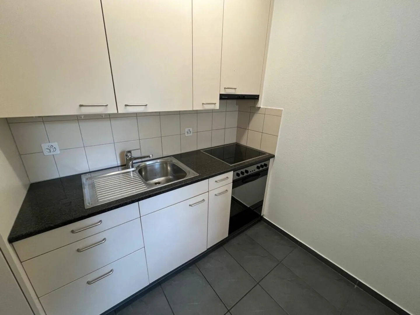 Appartamento singolo accogliente con grande balcone - Foto 4 di 5