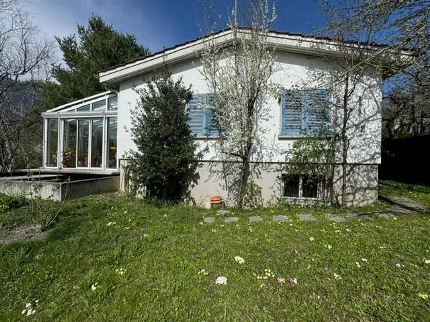 6.5 Room Single-Family House in the Green - Photo 1 of 11
