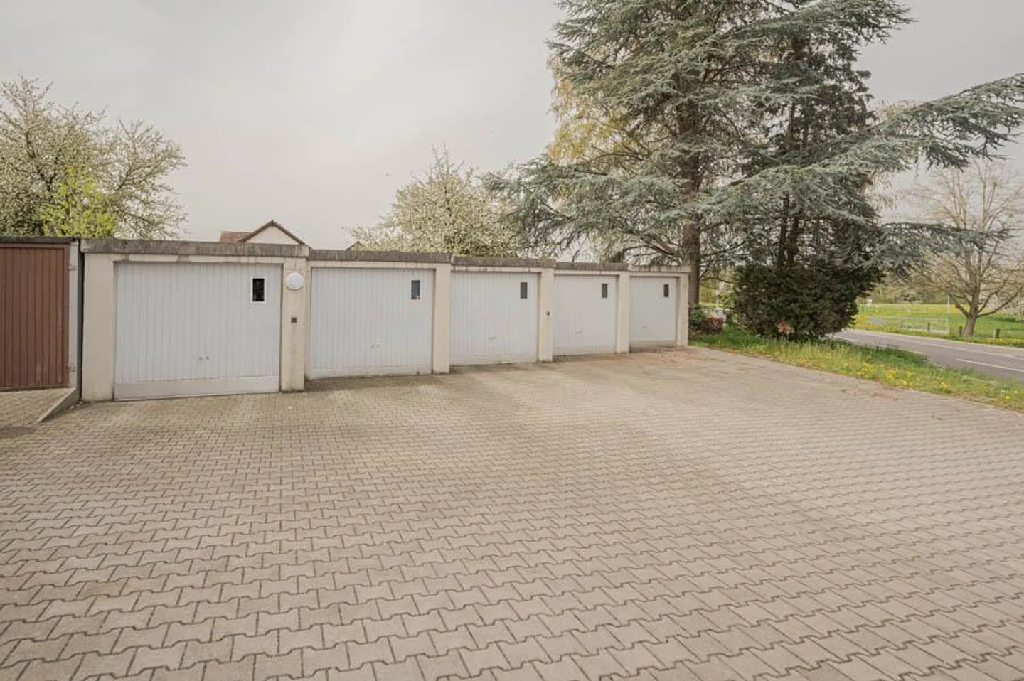 Grand bel appartement sous les toits de 4,5 pièces - Photo 3 sur 15