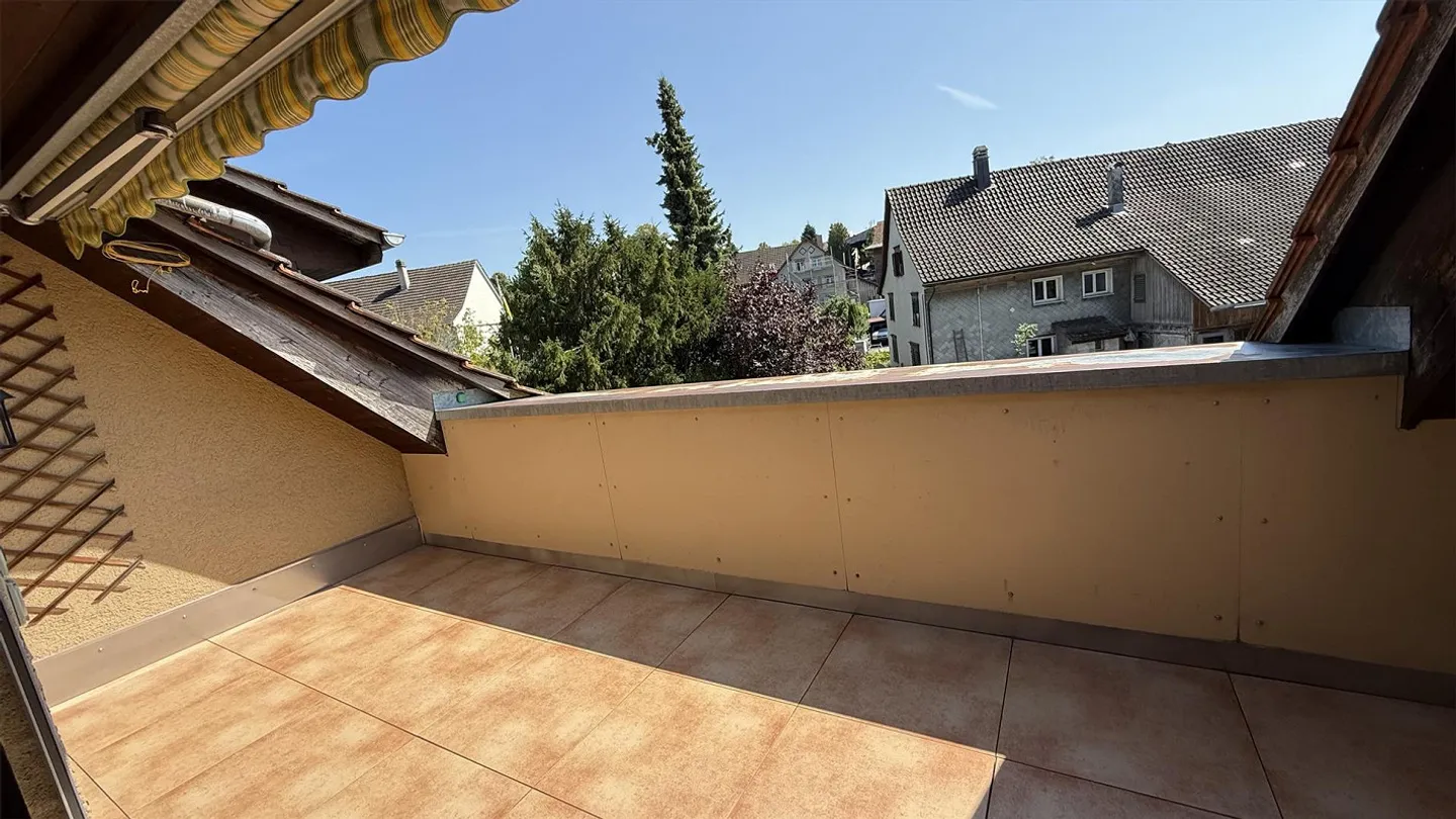 Grand bel appartement sous les toits de 4,5 pièces - Photo 7 sur 15