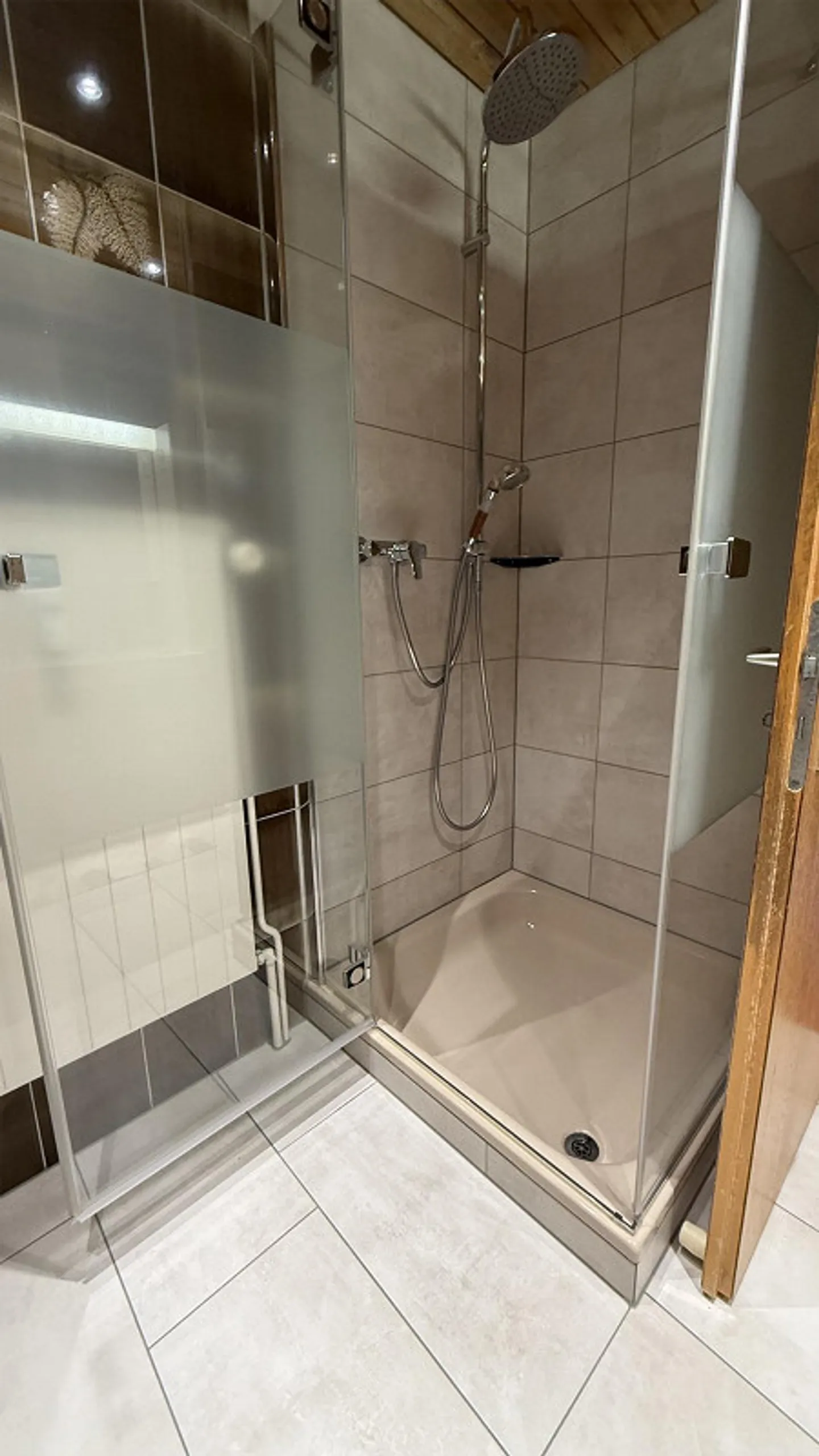 Grand bel appartement sous les toits de 4,5 pièces - Photo 4 sur 15