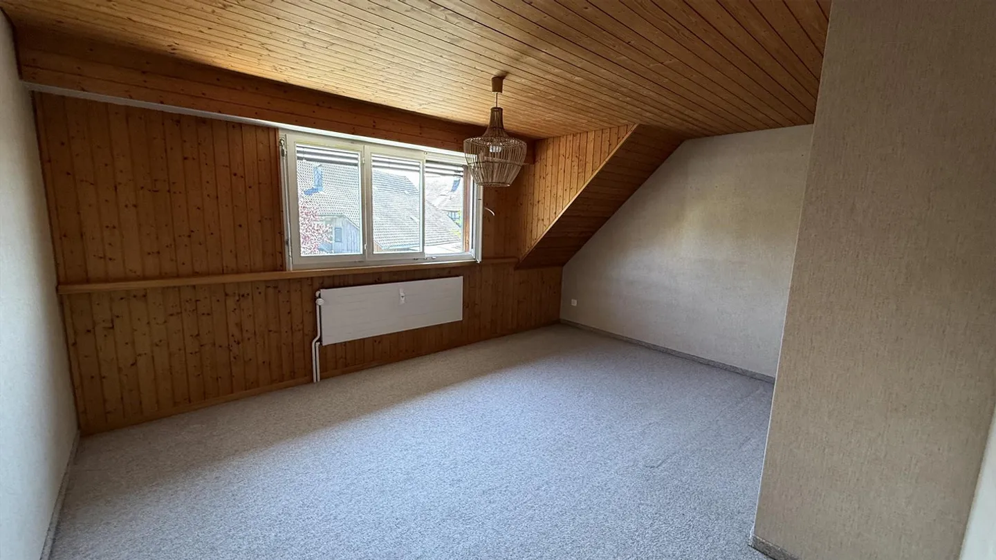 Grand bel appartement sous les toits de 4,5 pièces - Photo 13 sur 15