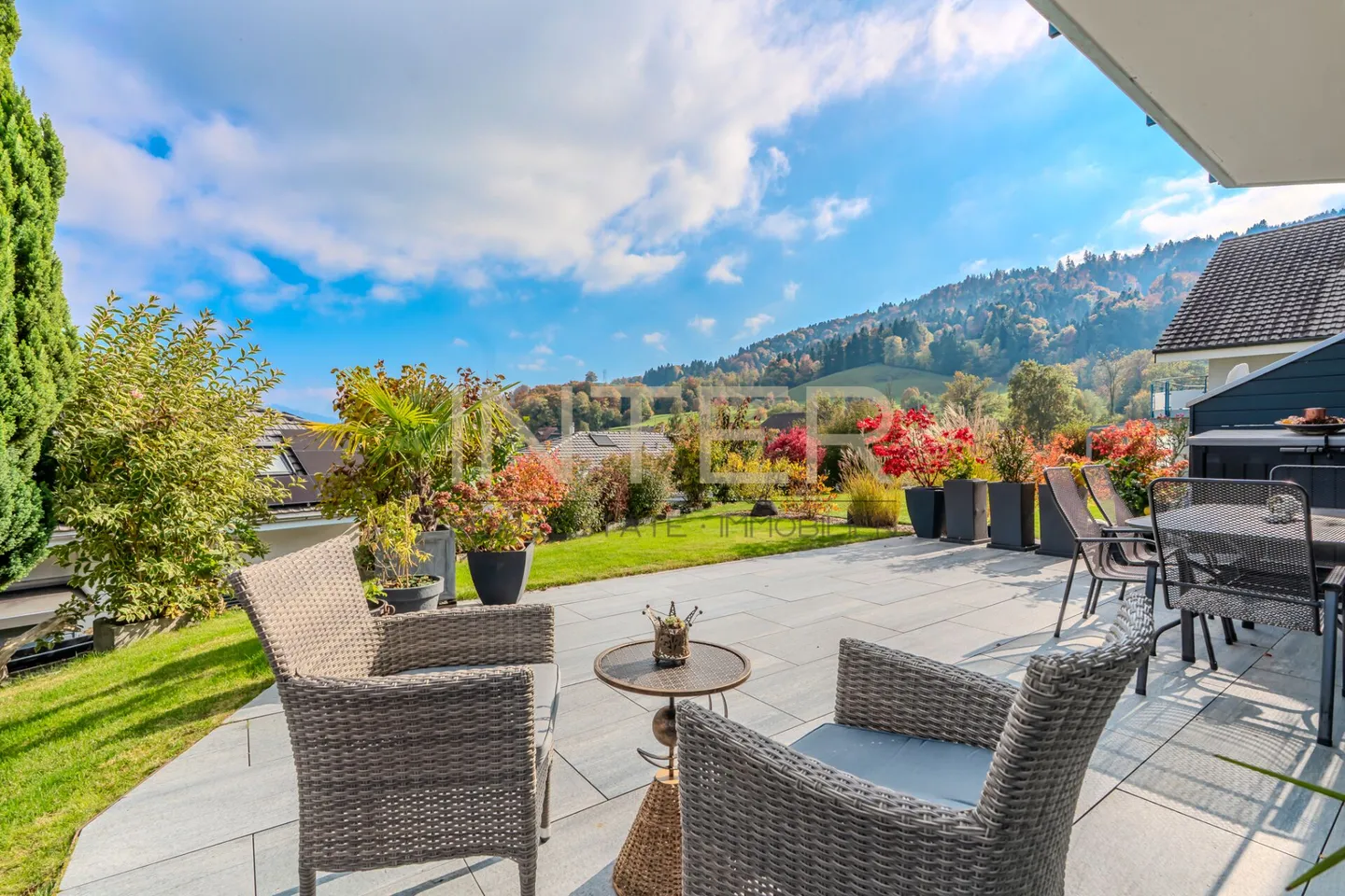 Sunny hillside location with a view of greenery - 5.5-room semi-detached house - Photo 4 of 20