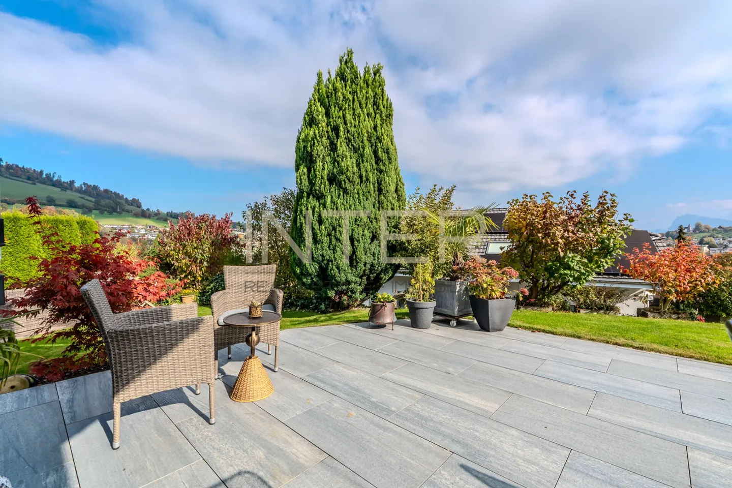 Sunny hillside location with a view of greenery - 5.5-room semi-detached house - Photo 5 of 20