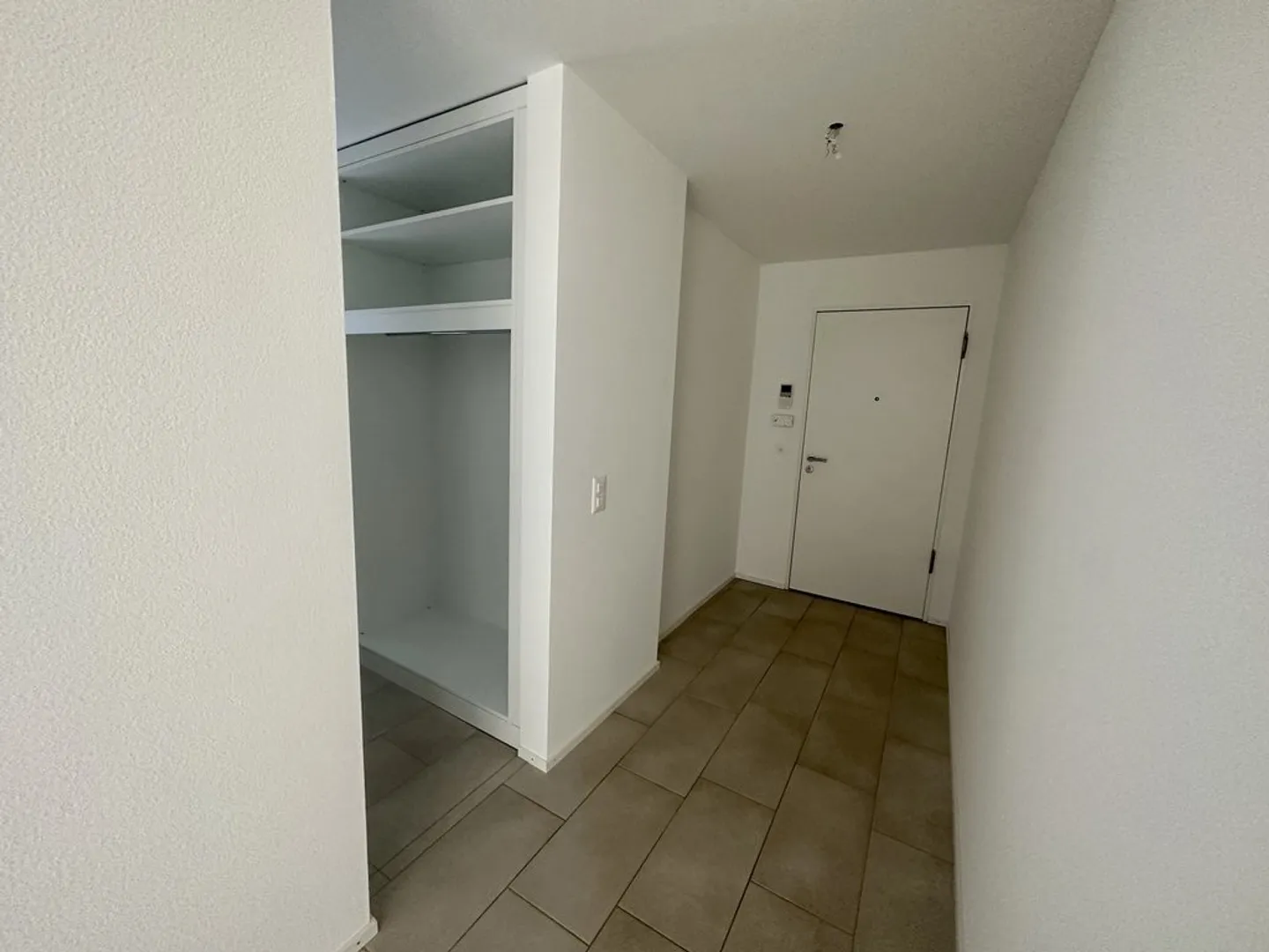 Modern 3.5-room new apartment in a central location - Photo 5 of 10