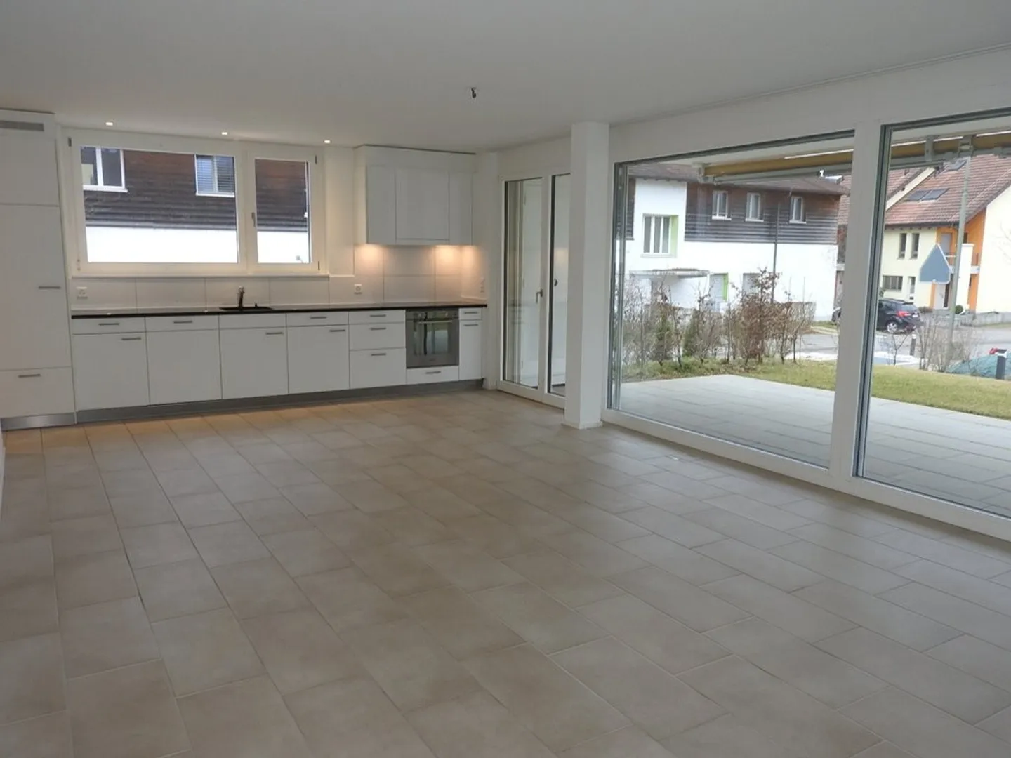 Modern 3.5-room new apartment in a central location - Photo 2 of 10