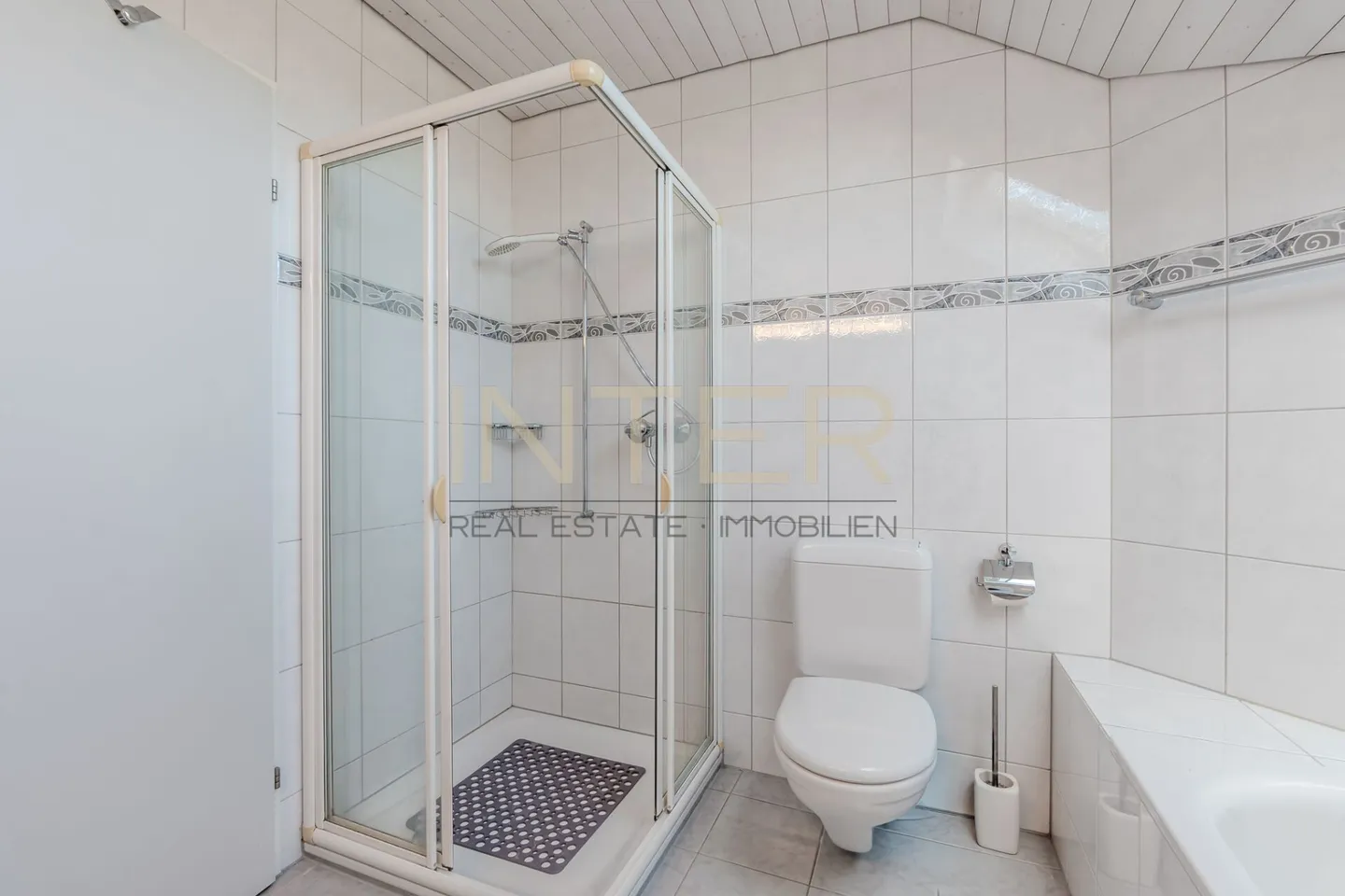 Sunny hillside location with a view of greenery - 5.5-room semi-detached house - Photo 13 of 20