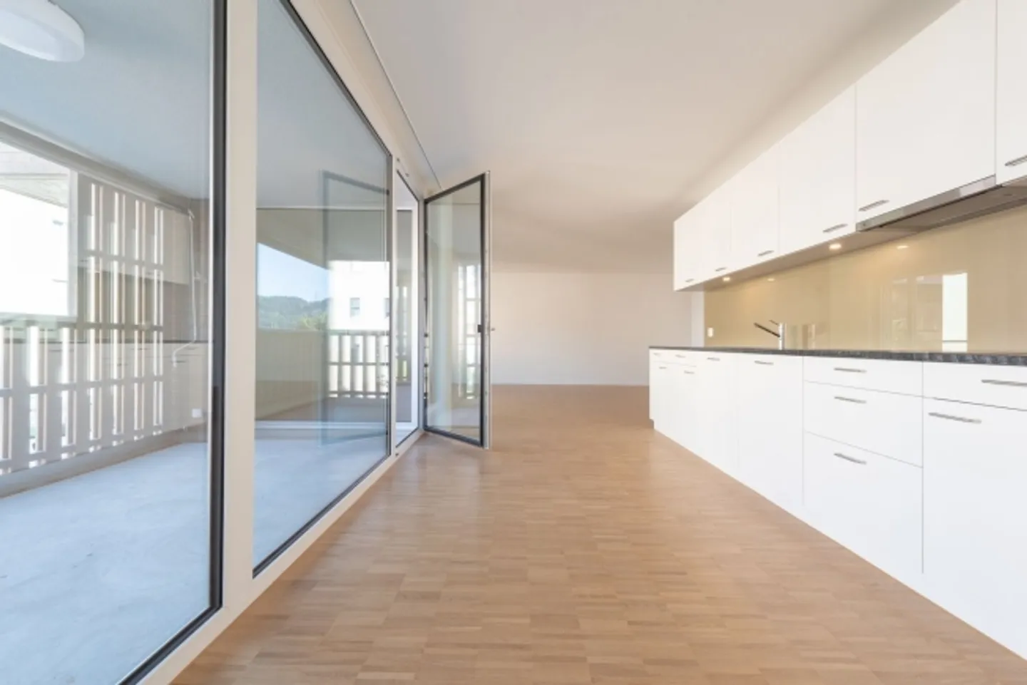 High-quality 3.5-room apartment at the foot of the Jura - Photo 3 of 8