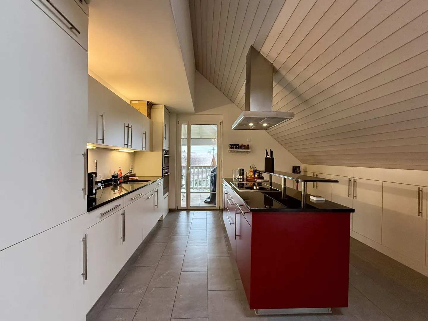 Vivere con stile a Rümlang! Maisonette luminosa con charme - Foto 4 di 11