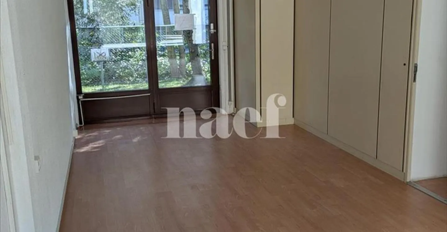 Mixed-use building for rent - Photo 13 of 13