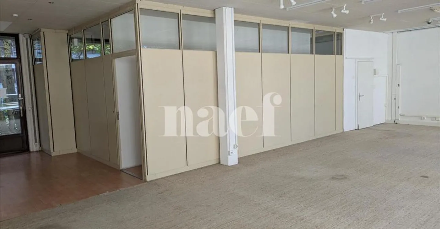 Mixed-use building for rent - Photo 12 of 13