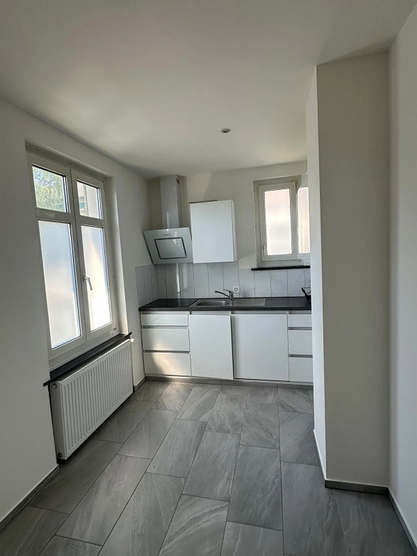 Bright and modern 4.5-room apartment with a thoughtful layout - Photo 2 of 10