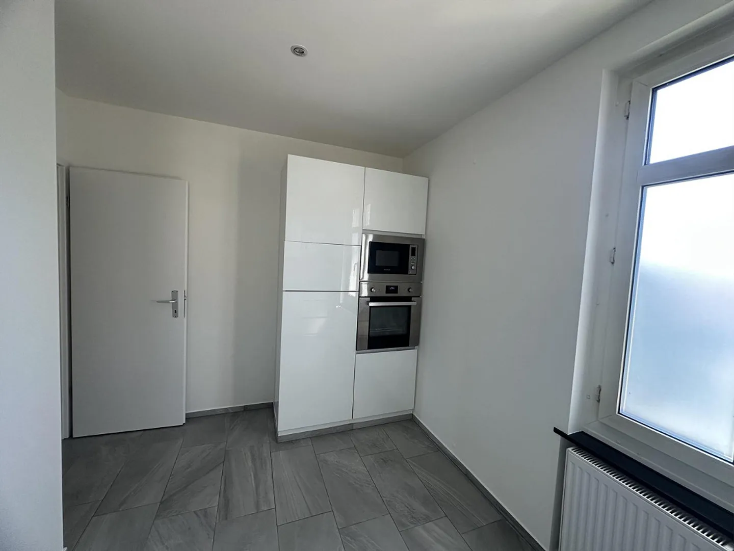 Bright and modern 4.5-room apartment with a thoughtful layout - Photo 3 of 10