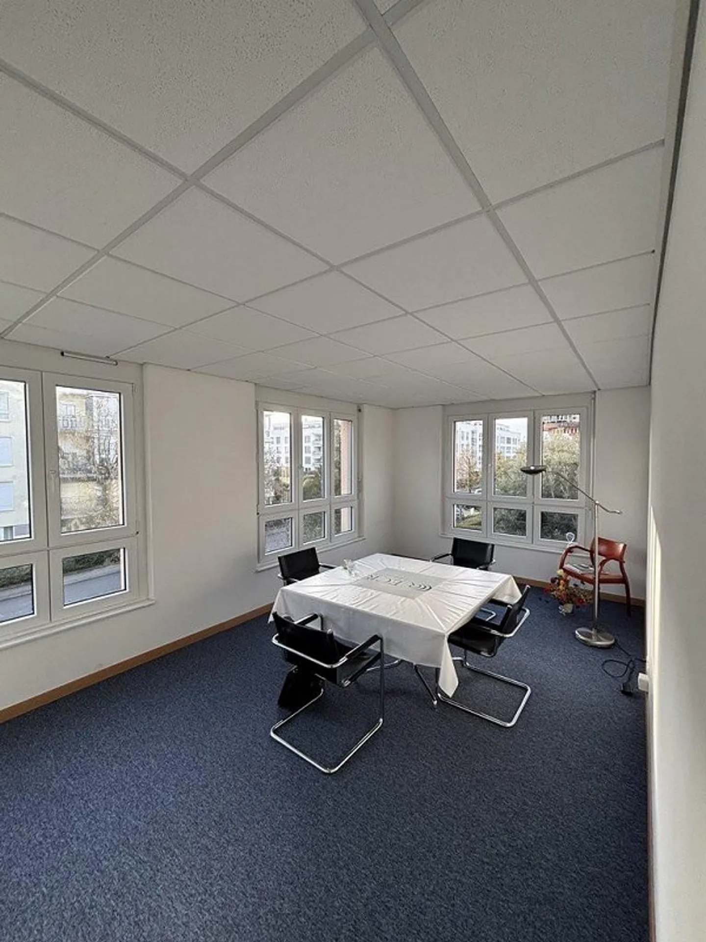 Bureau lumineux dans bâtiment mixte - Photo 5 sur 9