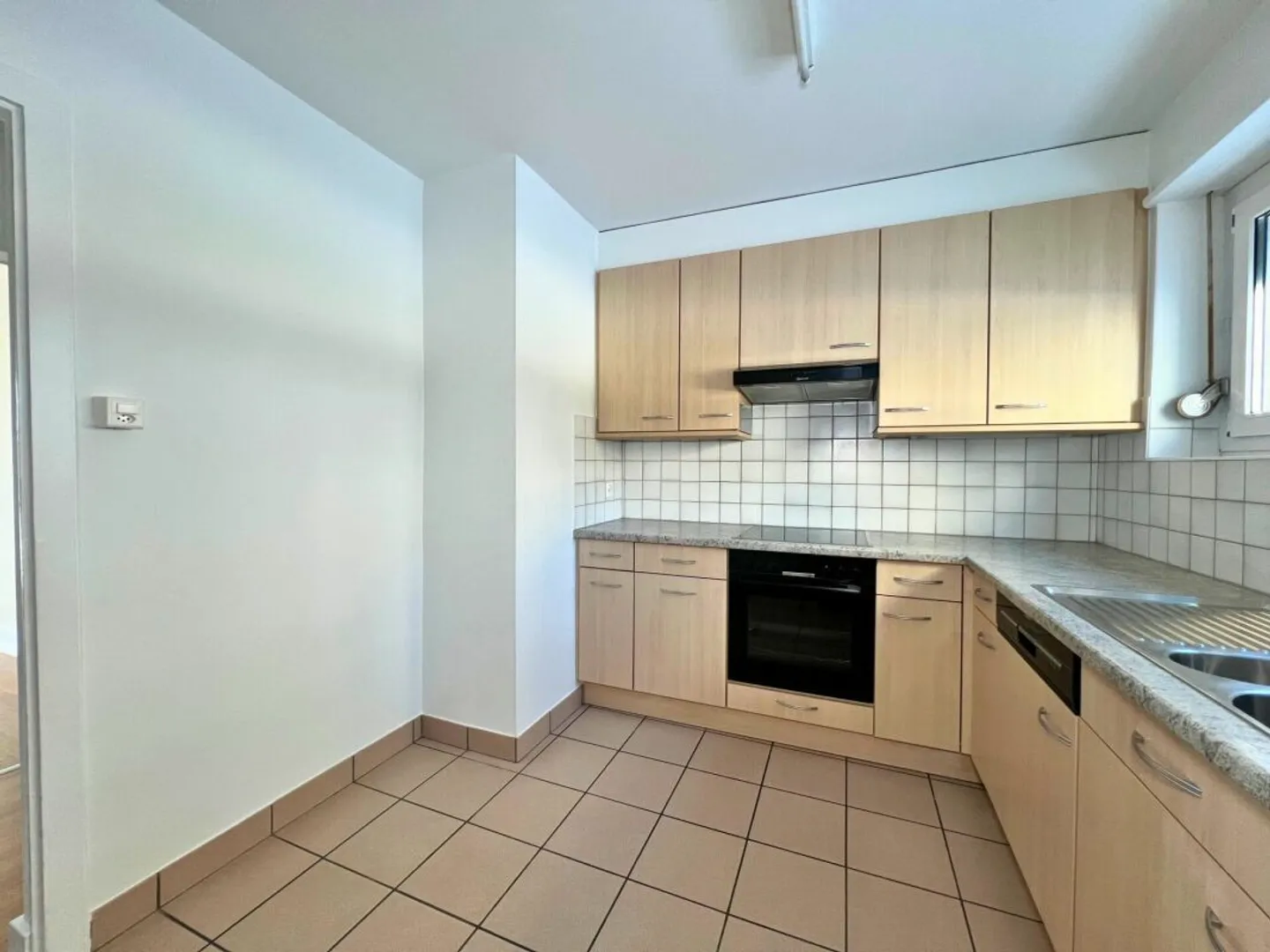 Beautiful renovated 4-room apartment - Photo 4 of 11