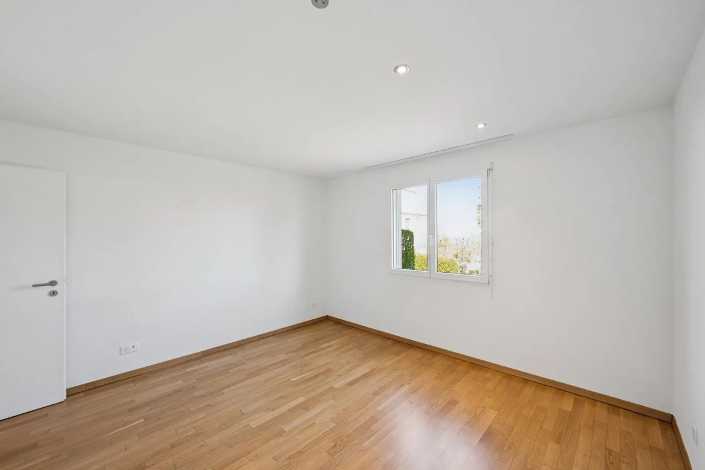 Modern 2.5-room apartment with garden seating area - Photo 6 of 12
