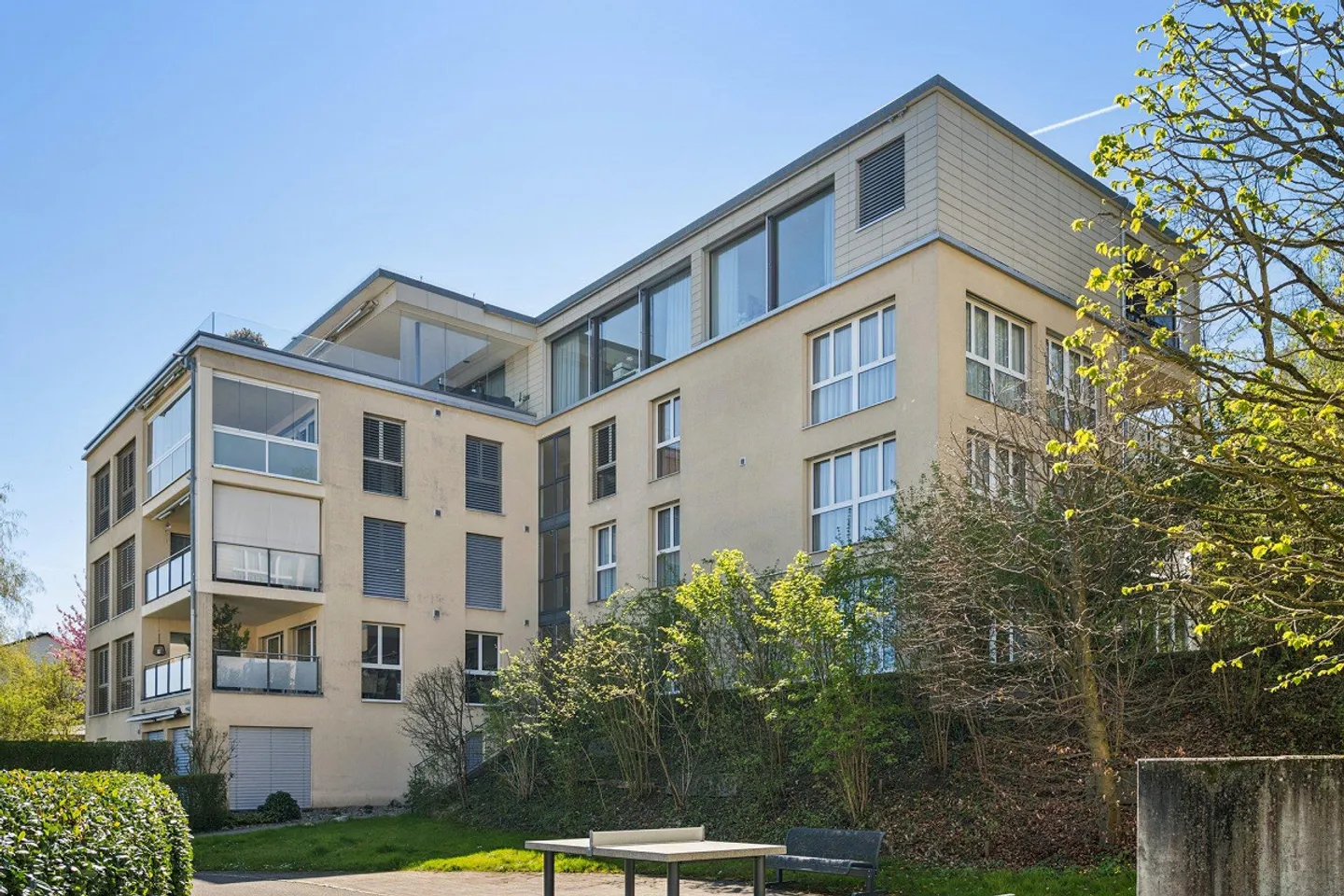 Modern 2.5-room apartment with garden seating area - Photo 11 of 12