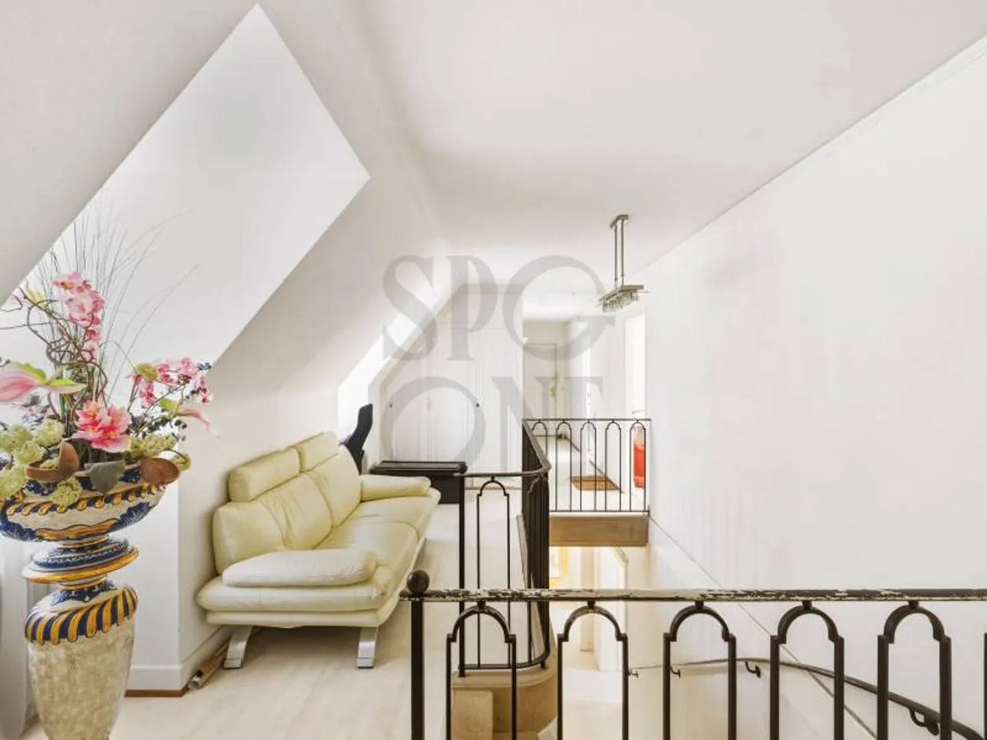 Charming Country House with Pool - Photo 11 of 12