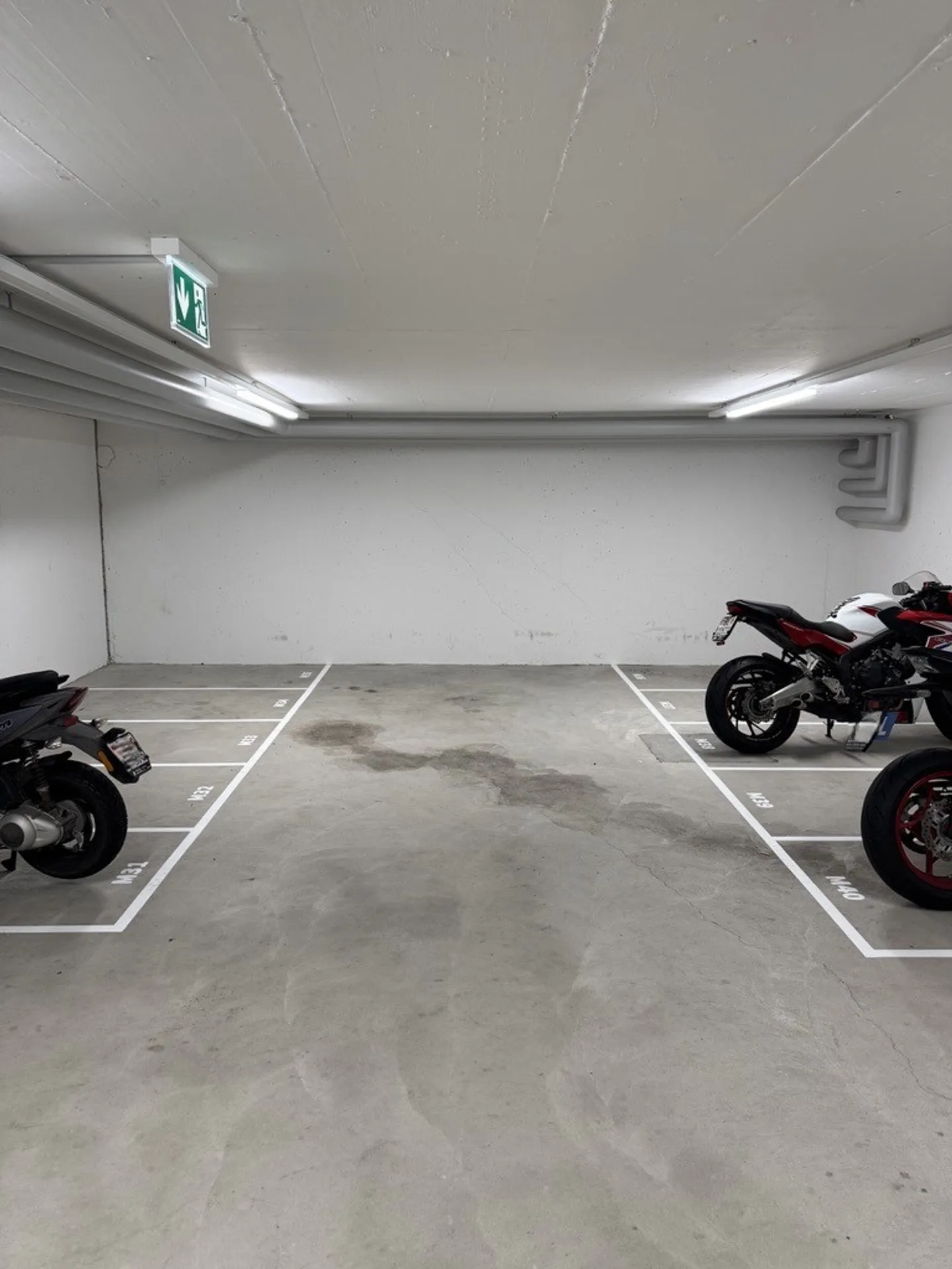 Posti moto in garage da affittare - Foto 1 di 2