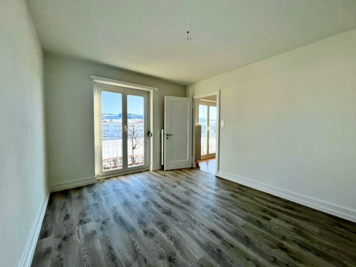 Beautiful renovated 4-room apartment - Photo 6 of 11