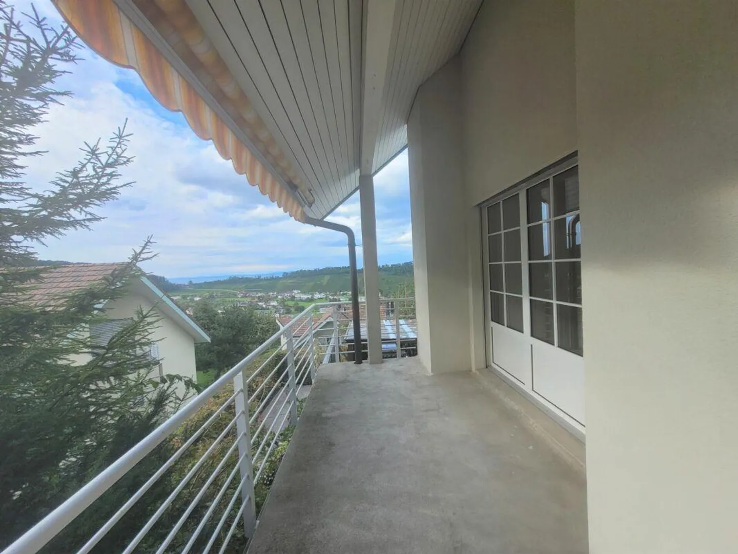 Appartement de 4,5 pièces avec vue sur le lac - Photo 3 sur 9