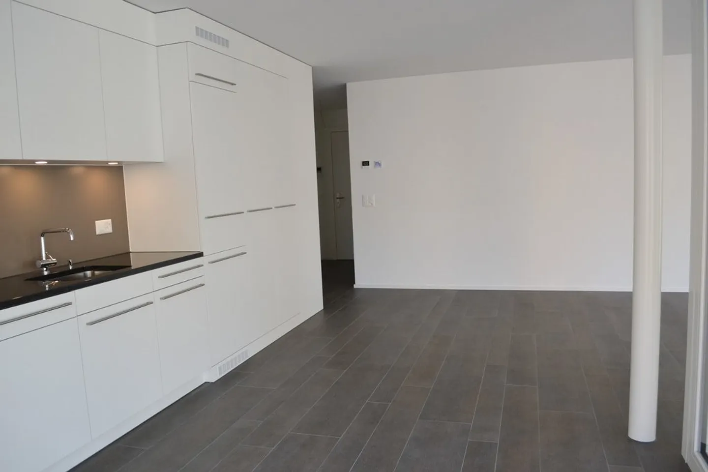 Appartement moderne de 3,5 pièces au Jardin du Paradis - Photo 2 sur 11
