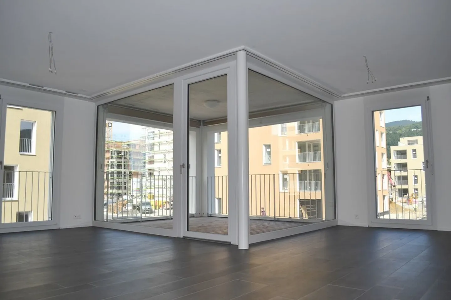 Appartement moderne de 3,5 pièces au Jardin du Paradis - Photo 3 sur 11