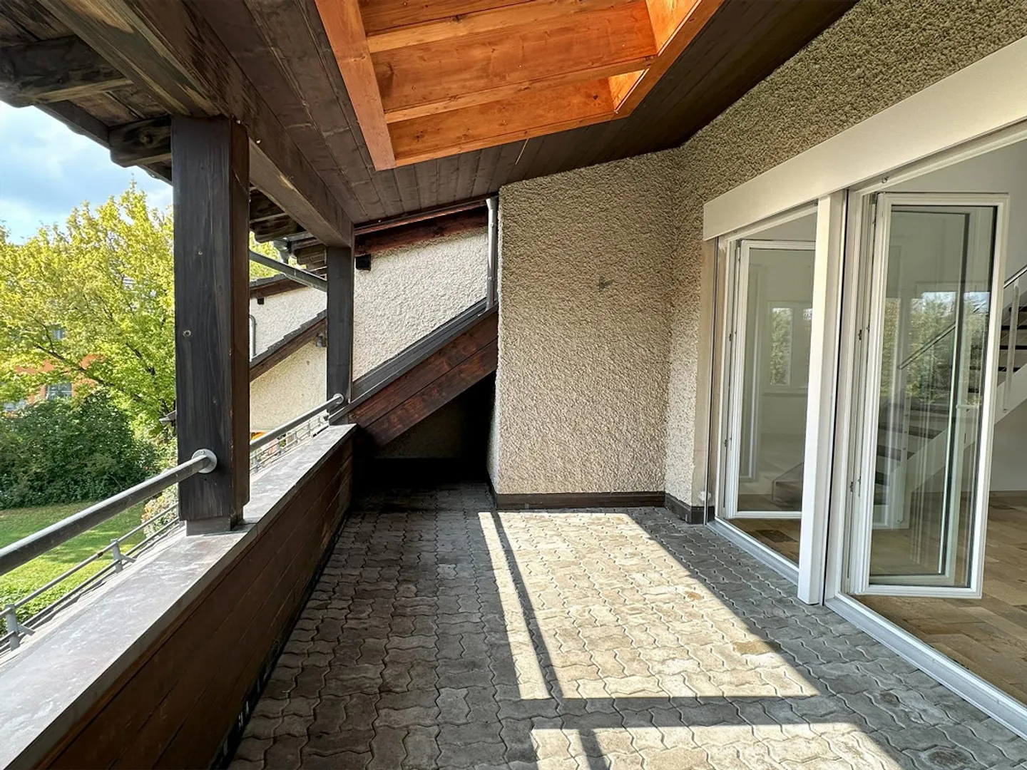 Ampio appartamento mansardato di 5 1/2 locali con galleria e camino - Foto 3 di 12
