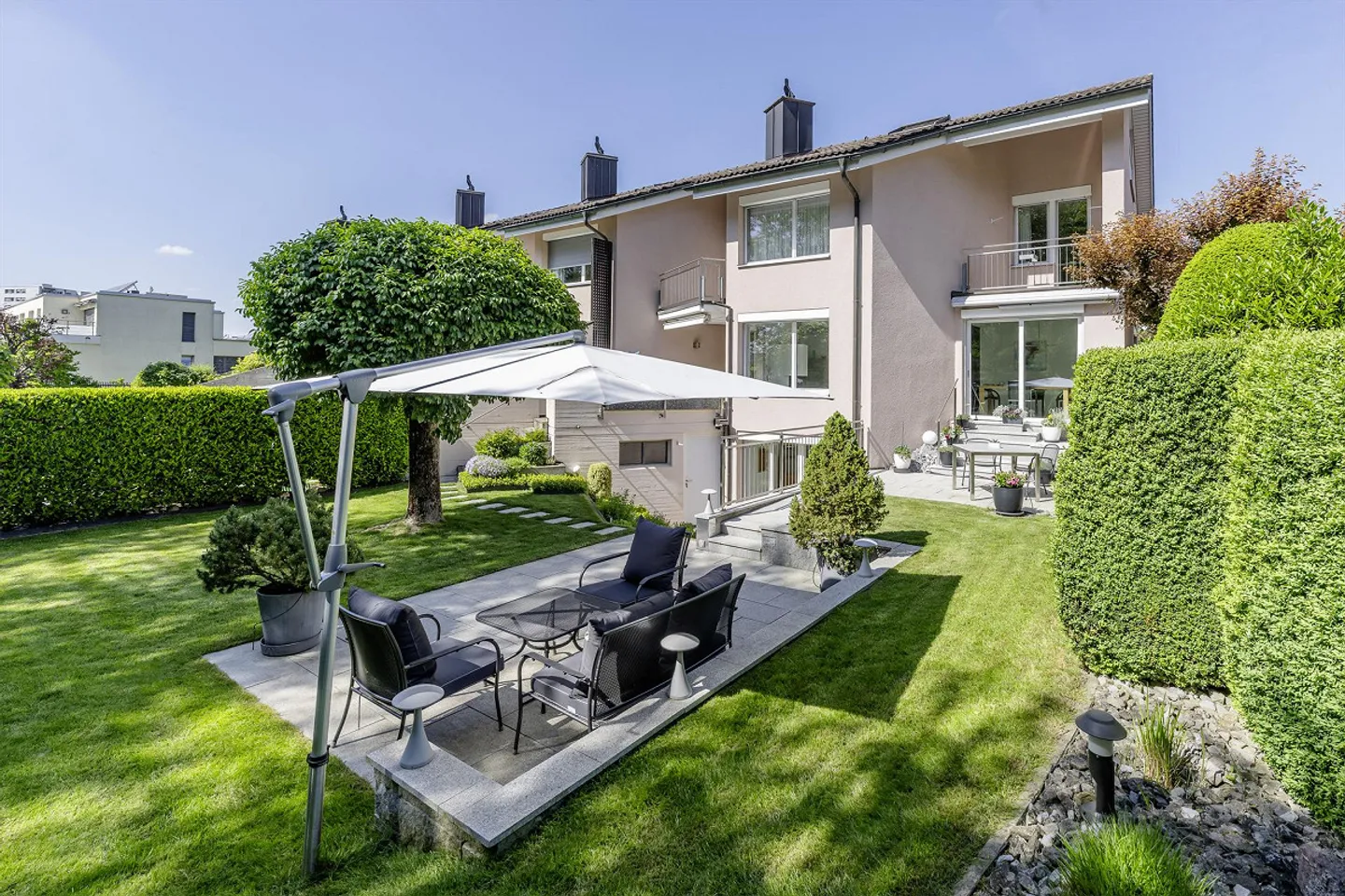 Familienparadies mit sonnenverwöhnten Garten - Photo 1 of 7