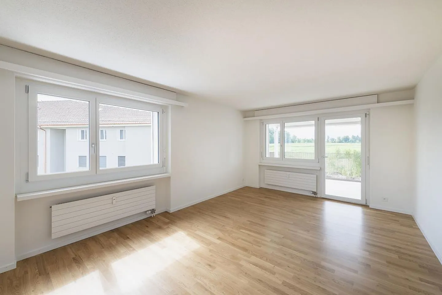 Appartement 4 pièces fraîchement rénové avec patio et tour de lavage - Photo 4 sur 9