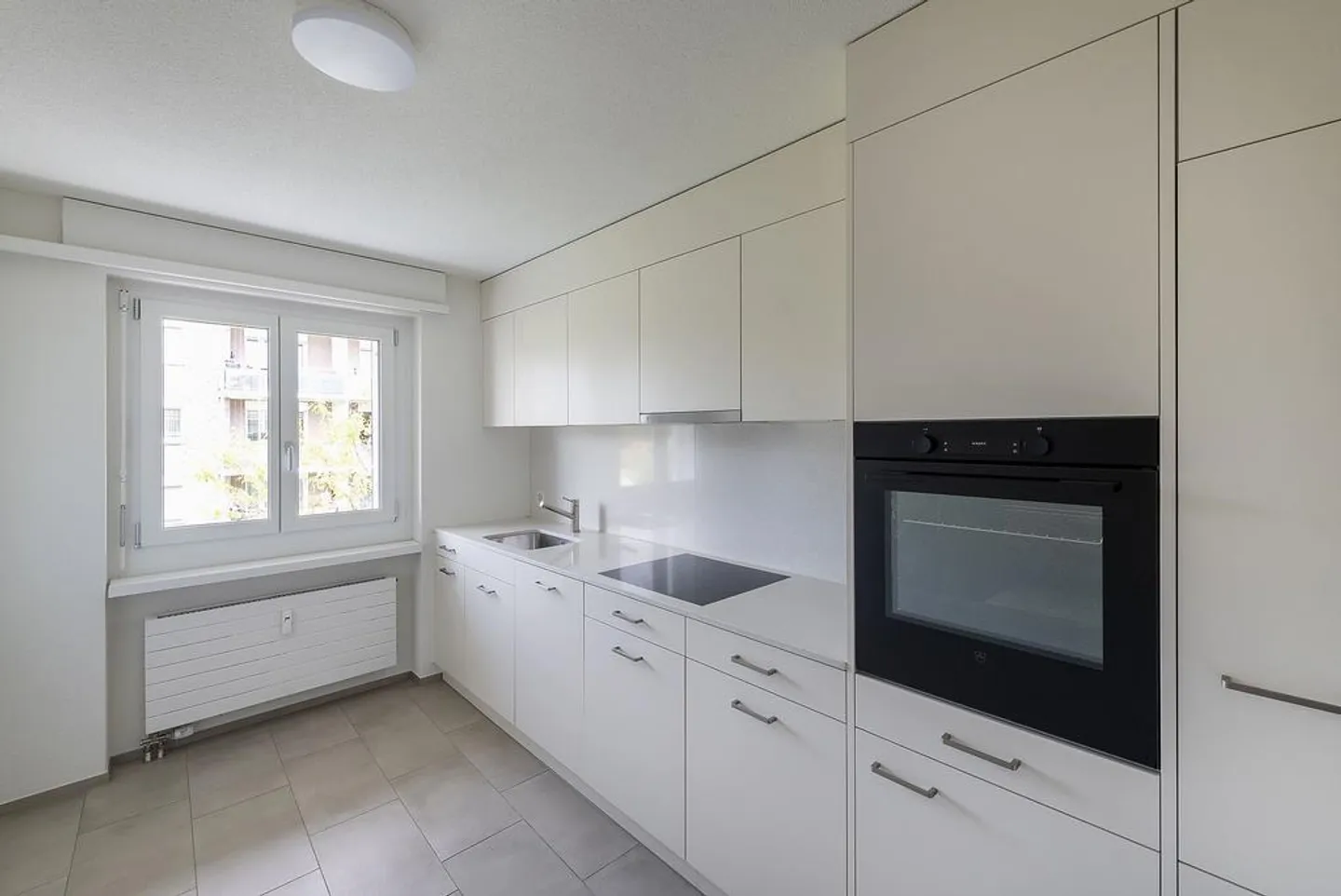 Appartement 4 pièces fraîchement rénové avec patio et tour de lavage - Photo 1 sur 9