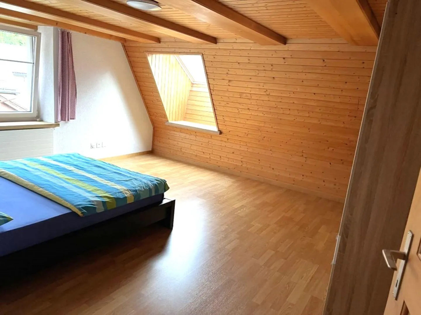 Appartamento mansardato di 3 stanze a Ennenda - Foto 3 di 5