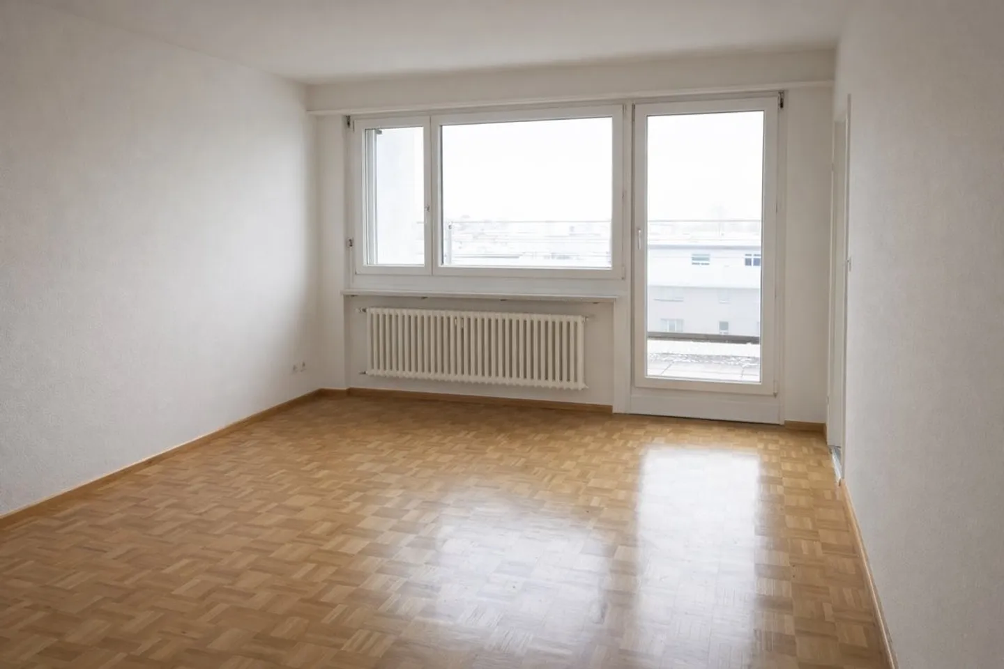 Charming Apartment - Photo 2 of 4