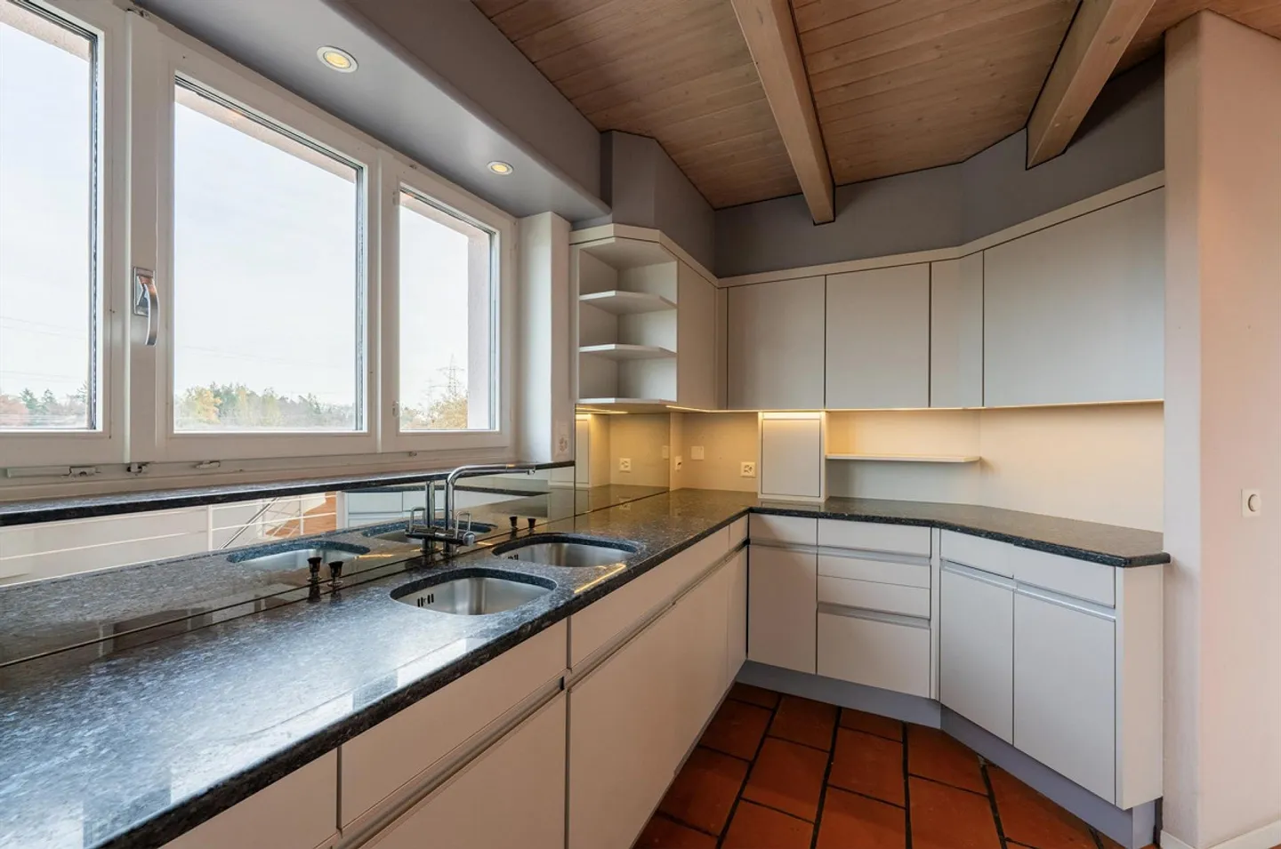 Charmantes Eckhaus mit Gartenidylle und mediterranem Charme - Photo 4 of 6