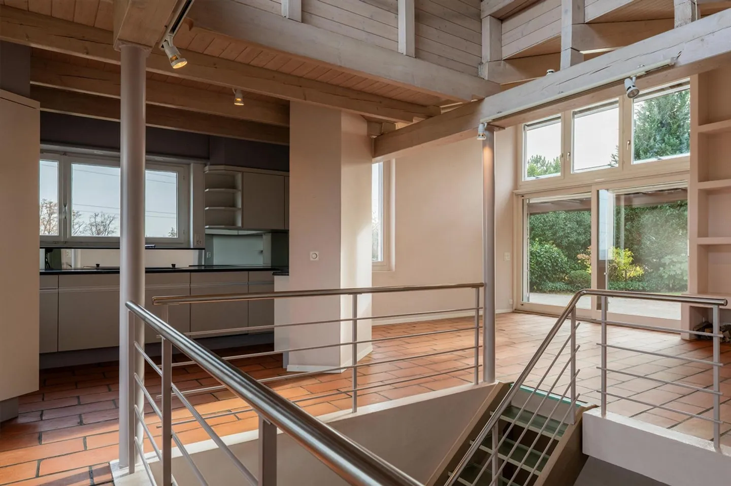 Charmantes Eckhaus mit Gartenidylle und mediterranem Charme - Photo 3 of 6