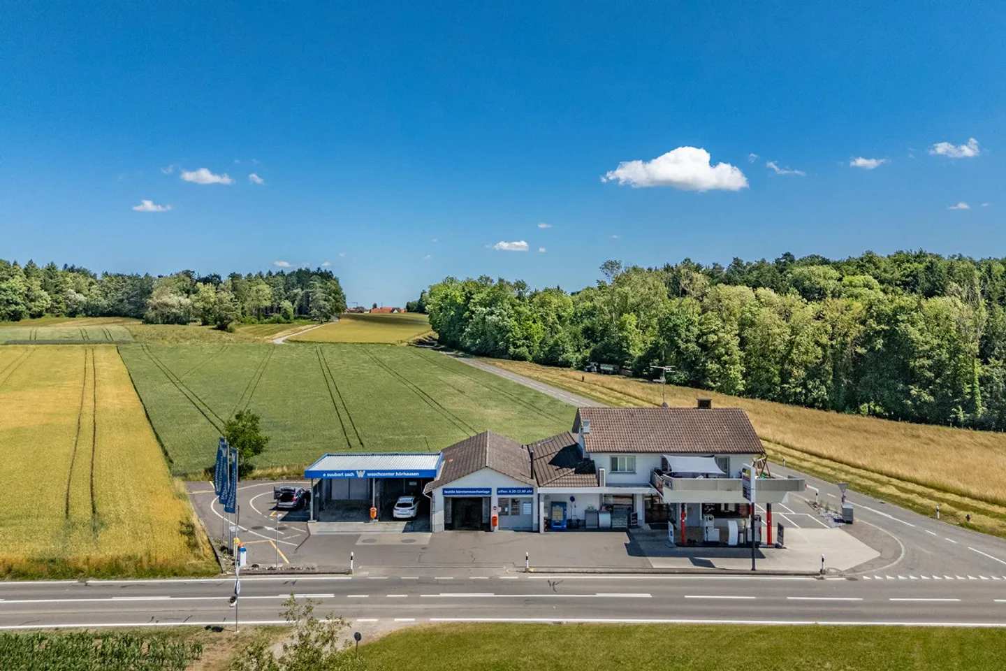 Proprietà residenziale e commerciale con stazione di servizio e caffè lounge - Foto 20 di 22
