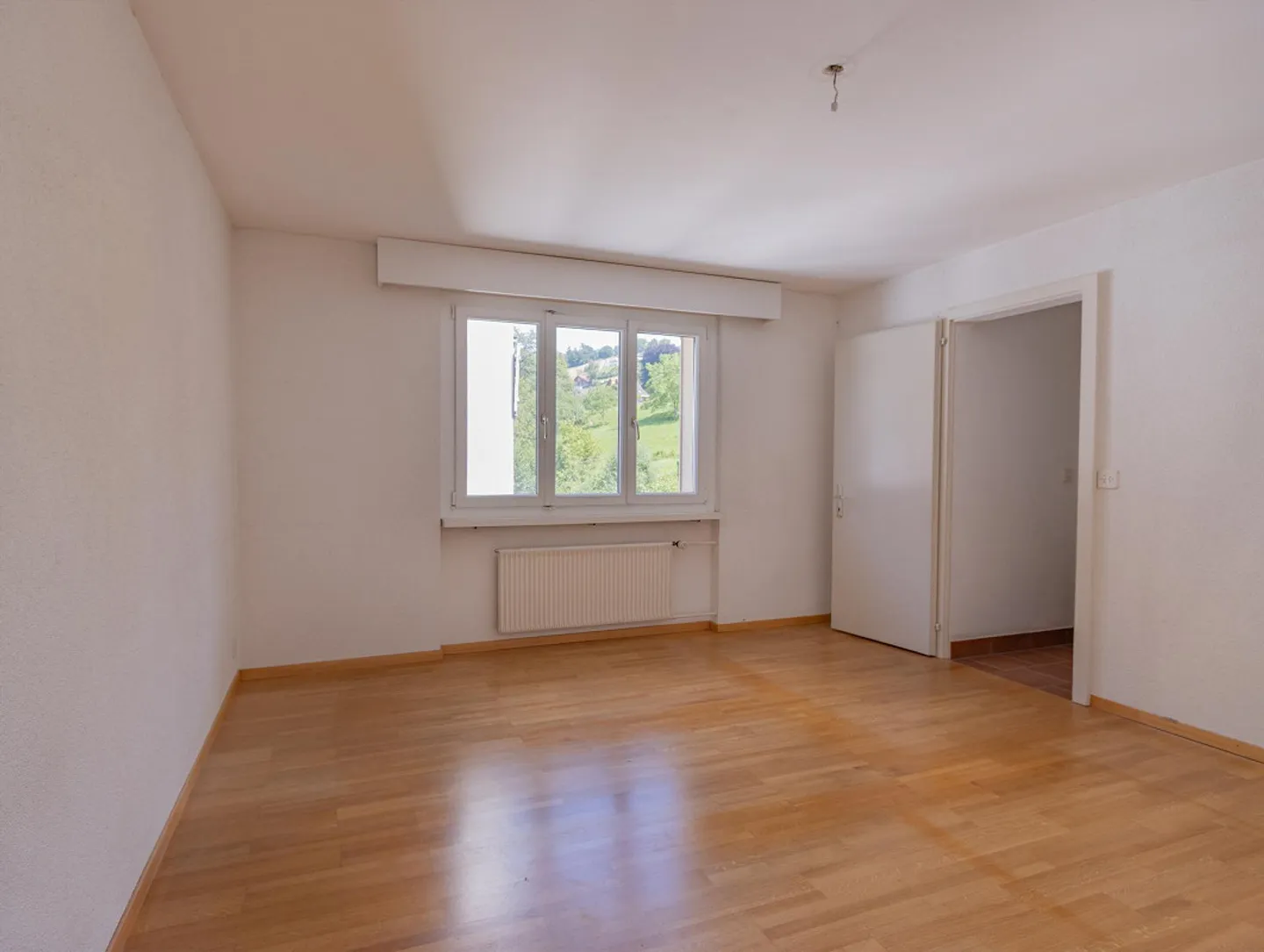 Charmante 2.5 Zi.-Wohnung - an idyllischer Lage - Foto 4 von 11
