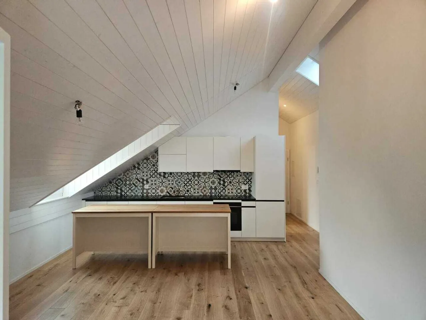 3,5 Zimmer im Dachgeschoss in einer neuen Eigentumswohnung mit großem Balkon - Foto 1 von 10