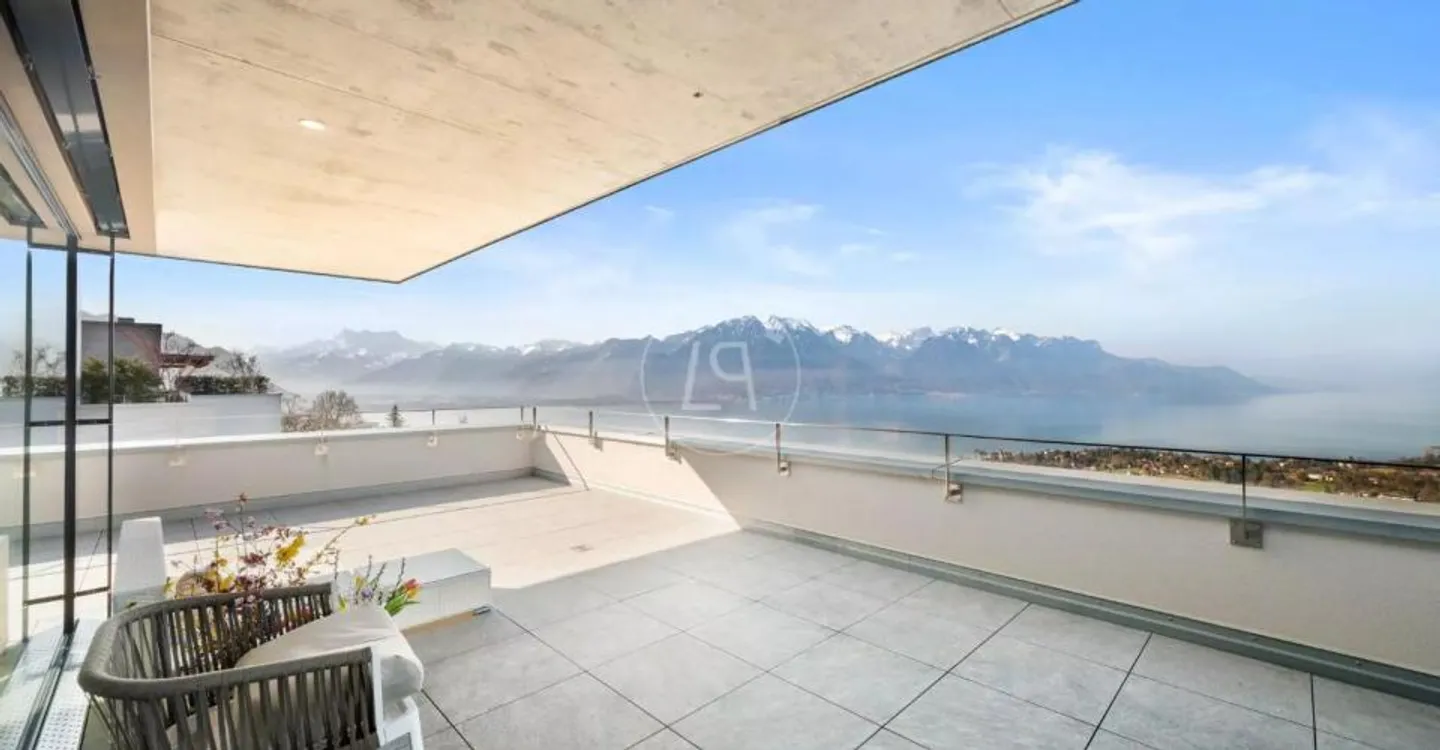 Contemporary Apartment with Lake View - Photo 2 of 11