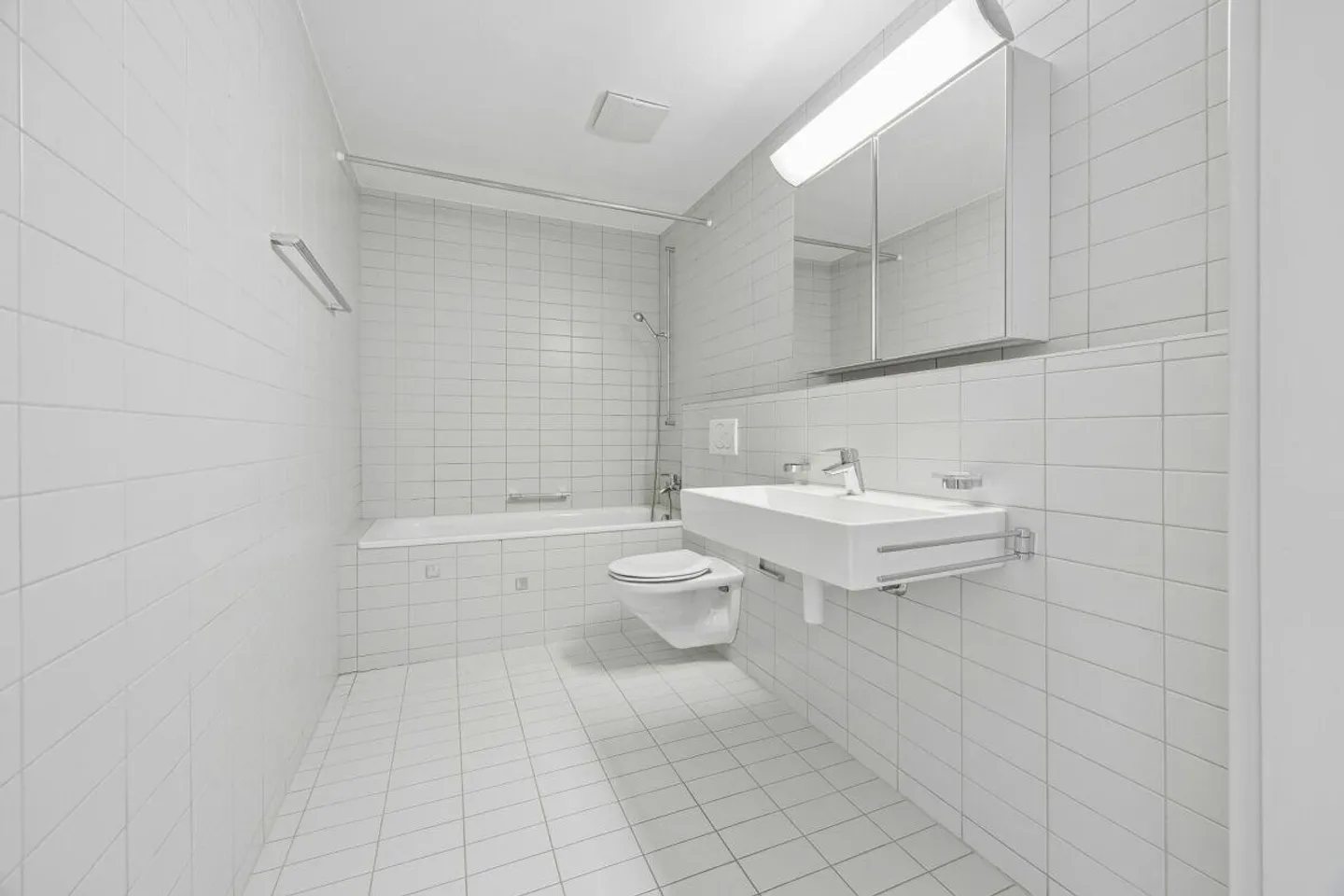 2.5-Room Apartment with a View - Photo 5 of 8