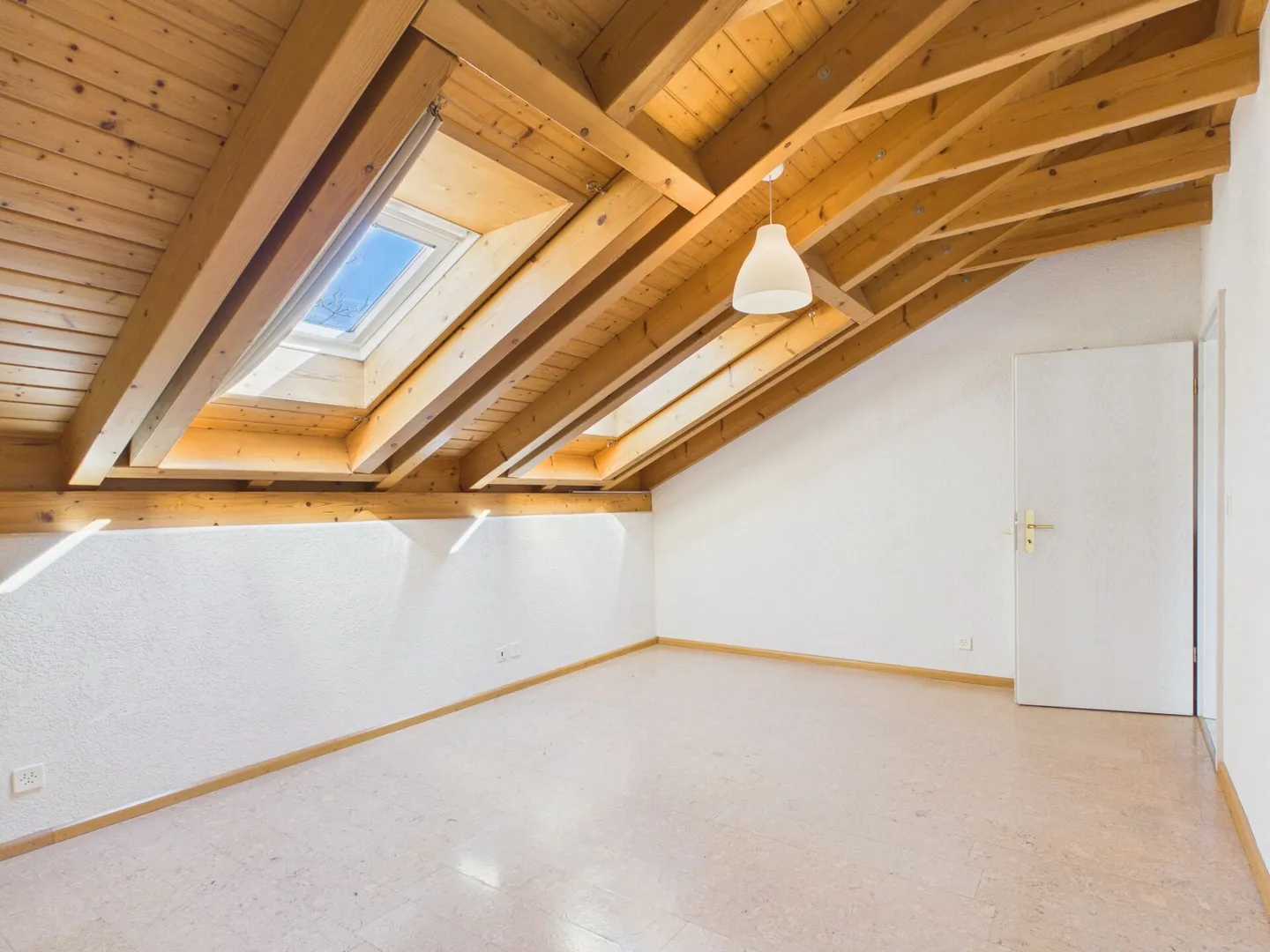 Charming 2.5 Room Apartment with a View - Photo 7 of 18