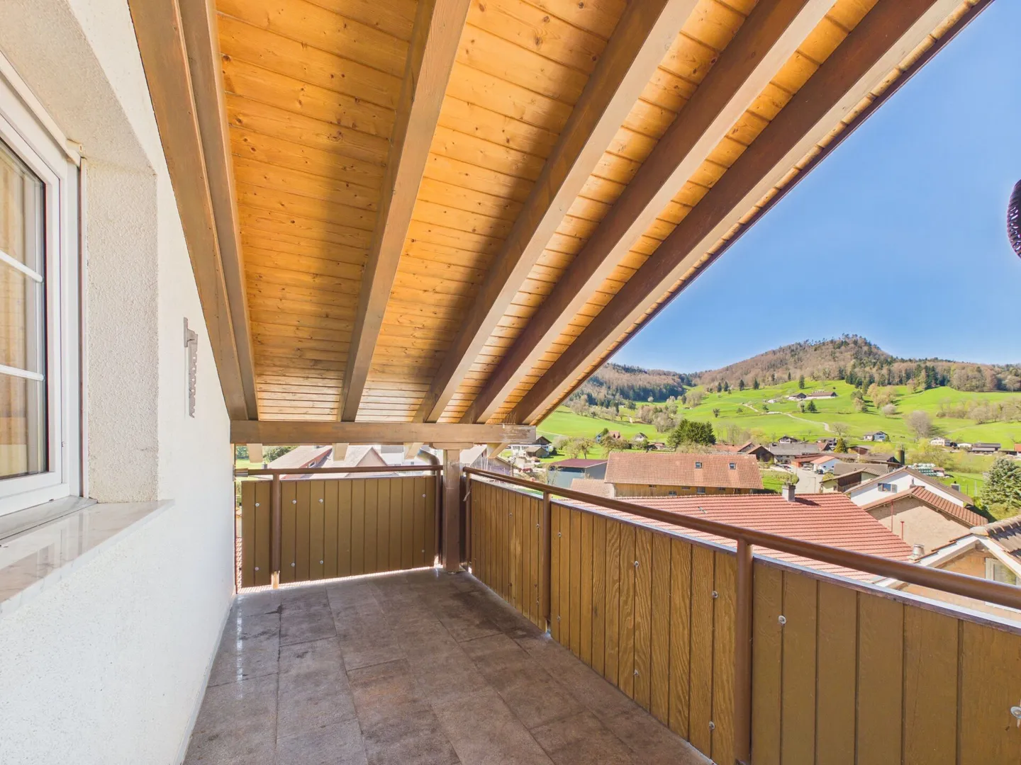 Charming 2.5 Room Apartment with a View - Photo 13 of 18