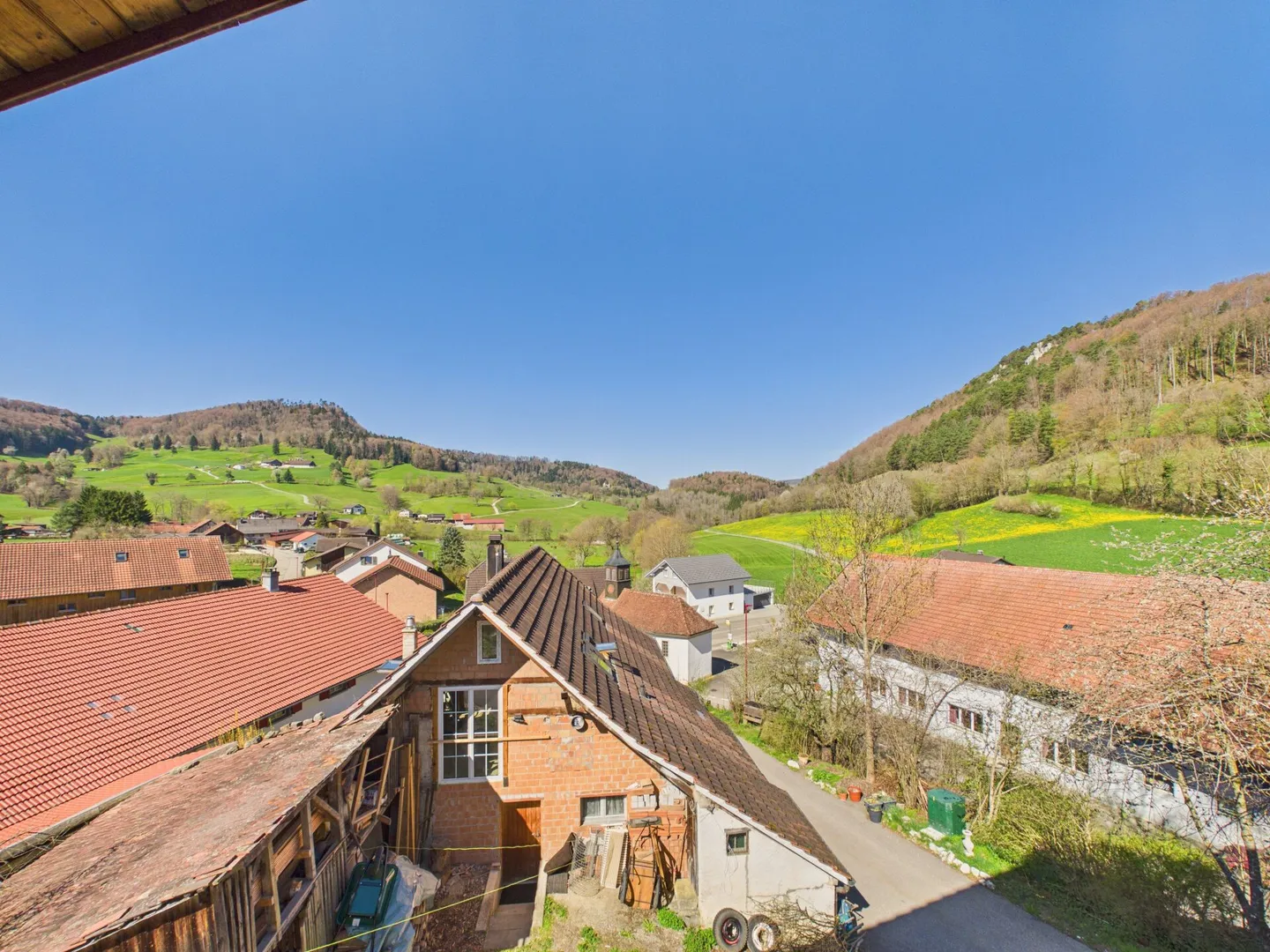 Charming 2.5 Room Apartment with a View - Photo 14 of 18