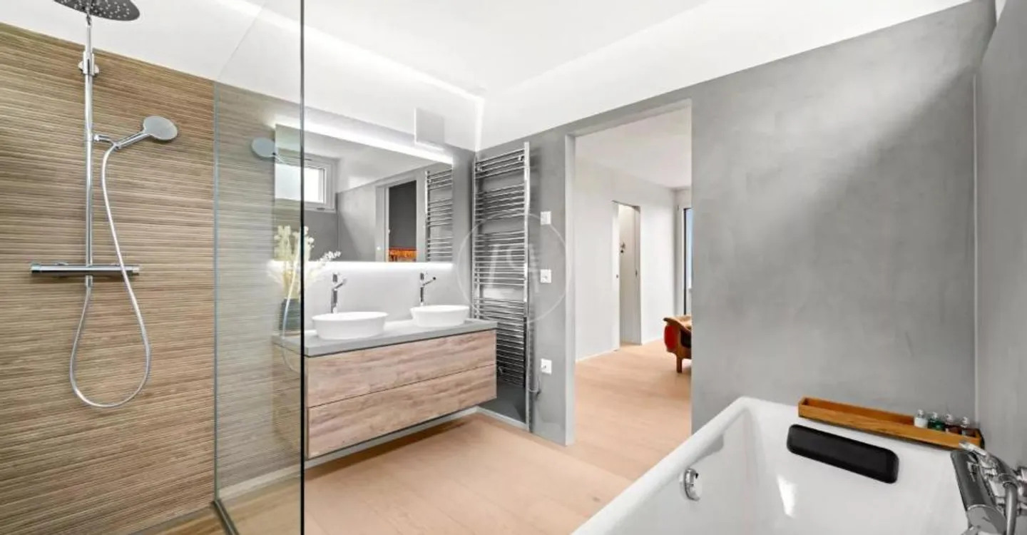 Contemporary Apartment with Lake View - Photo 9 of 11