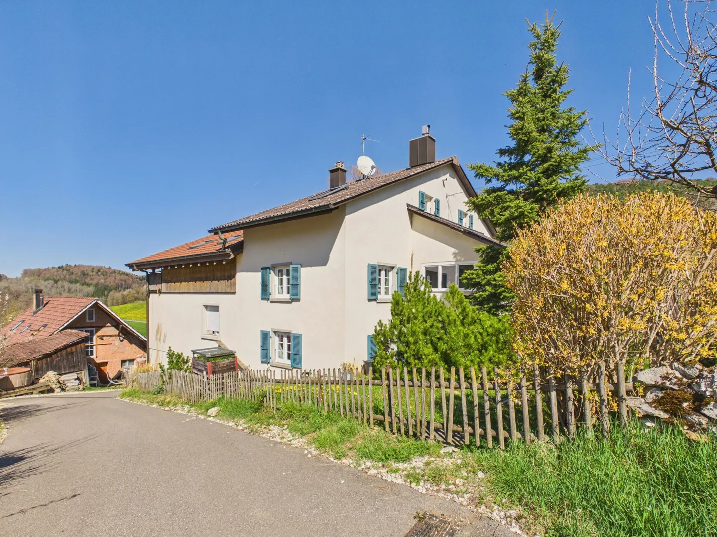 Charming 2.5 Room Apartment with a View - Photo 15 of 18