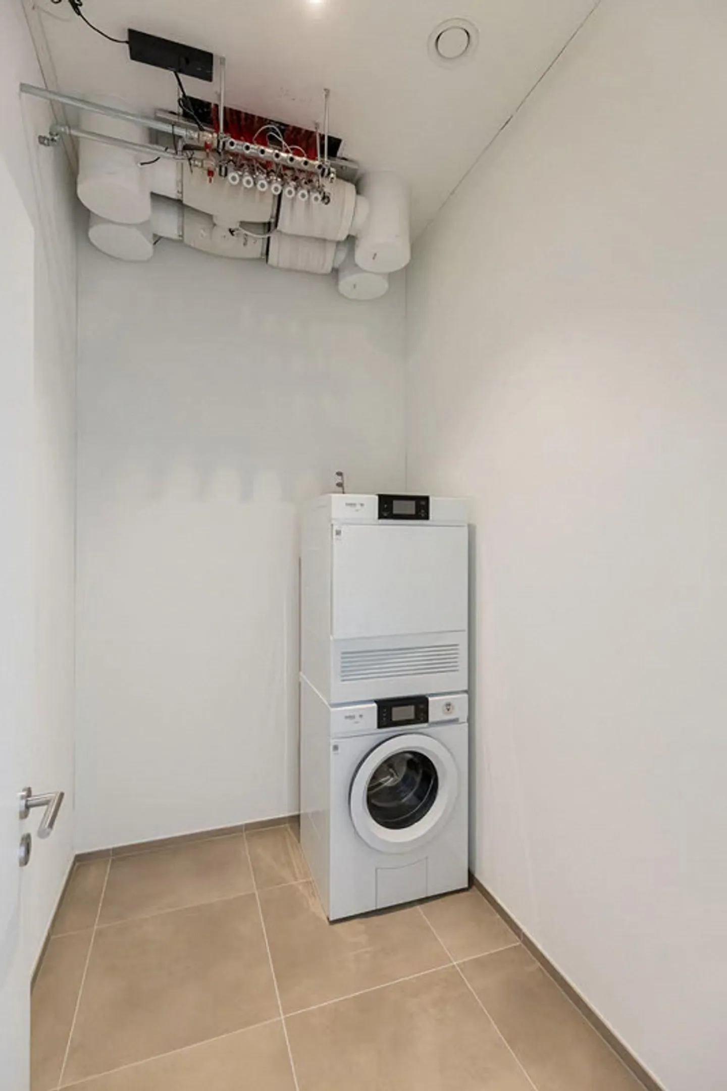 Deuxième occupation avec technologie de bâtiment à la pointe - appartement de 2,5 pièces - Photo 9 sur 12