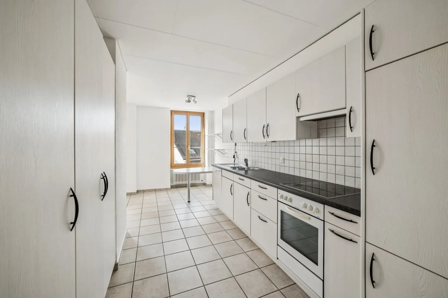 Charme und Charakter für diese 5-Zimmer-Wohnung mit wunderschönem Parkett in Payerne - Foto 3 von 11