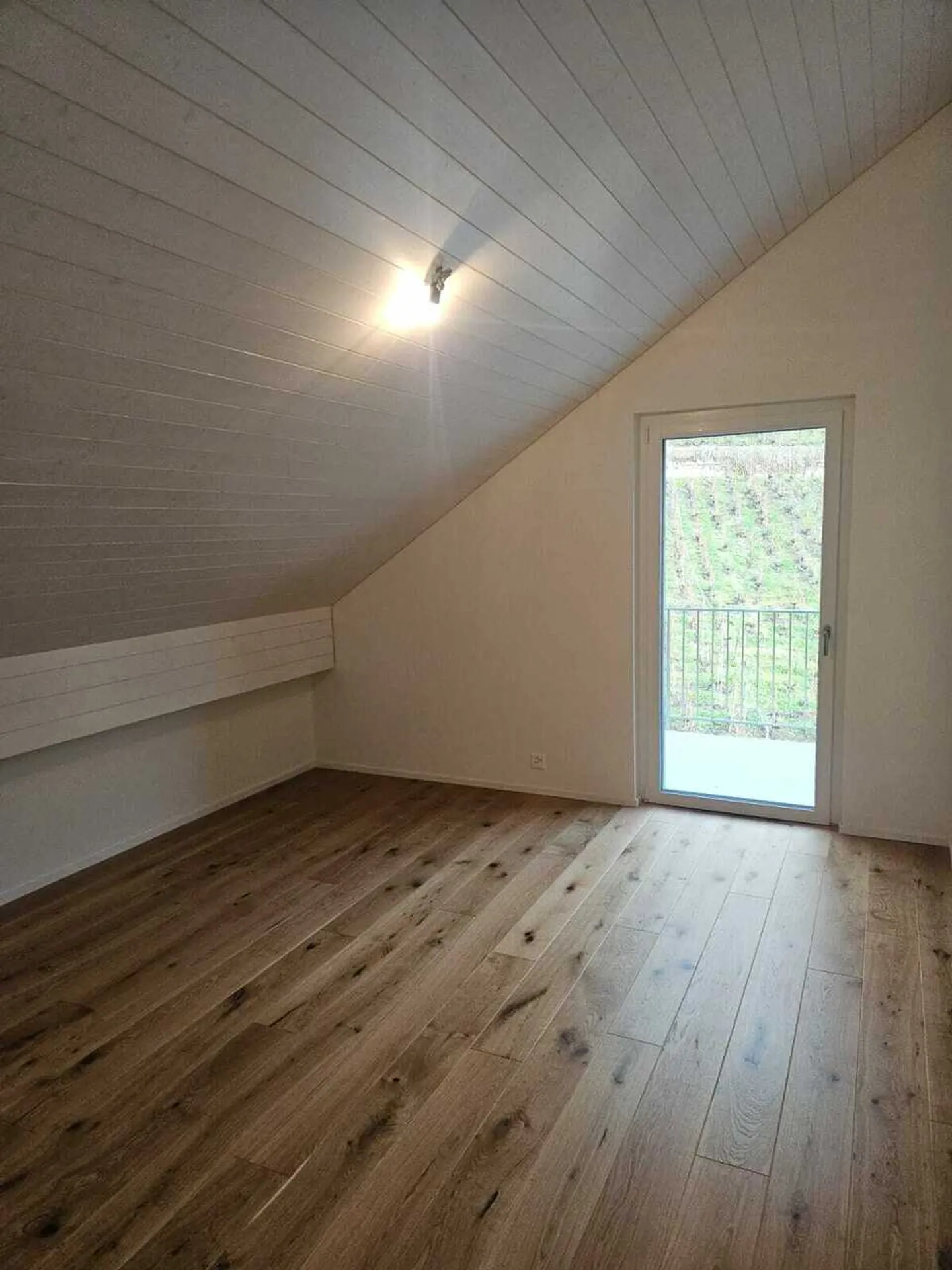 3,5 Zimmer im Dachgeschoss in einer neuen Eigentumswohnung mit großem Balkon - Foto 3 von 10